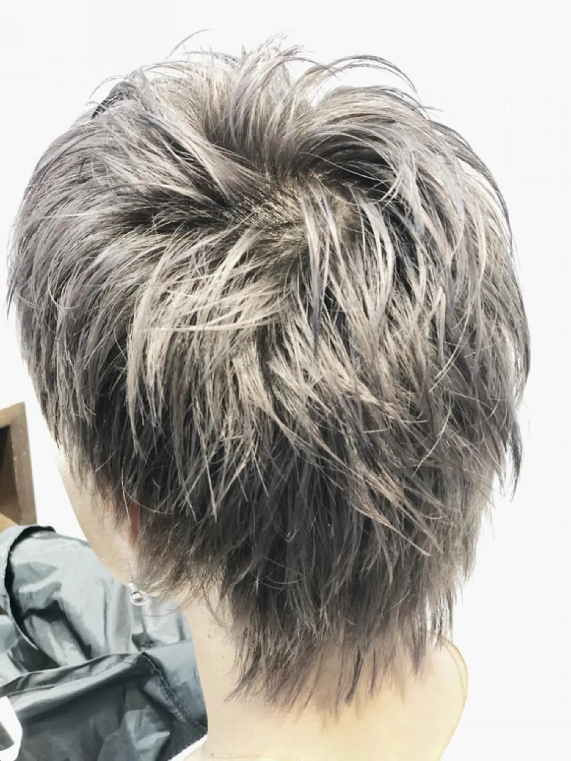 カラー メンズ メンズブリーチ アッシュ ブリーチ シルバー シルバーアッシュ 菊池 幹のヘアスタイル