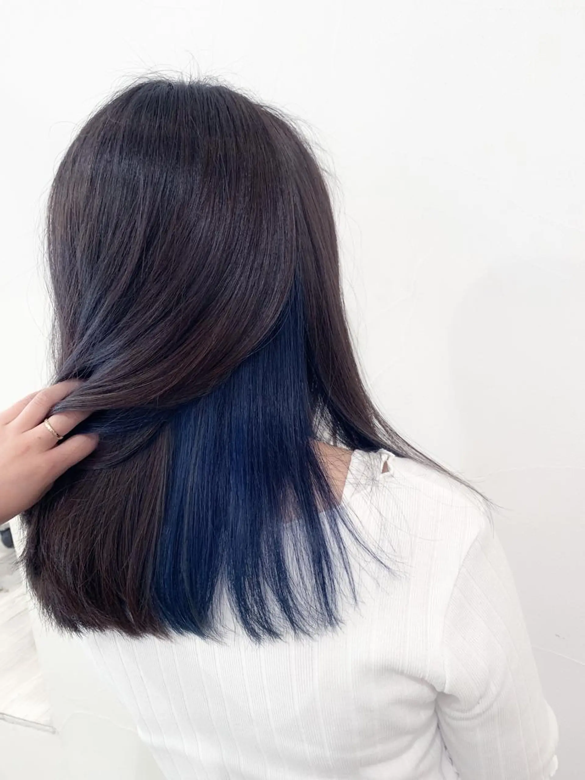 セミロング カラー 乳井 悠香のヘアスタイル