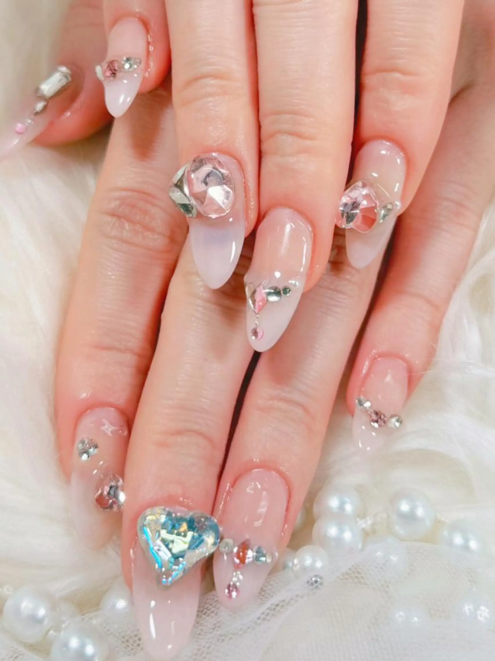 セミロング 韓国風ヘア ハンドネイル Hanaai Salon新大久保店のネイルデザイン