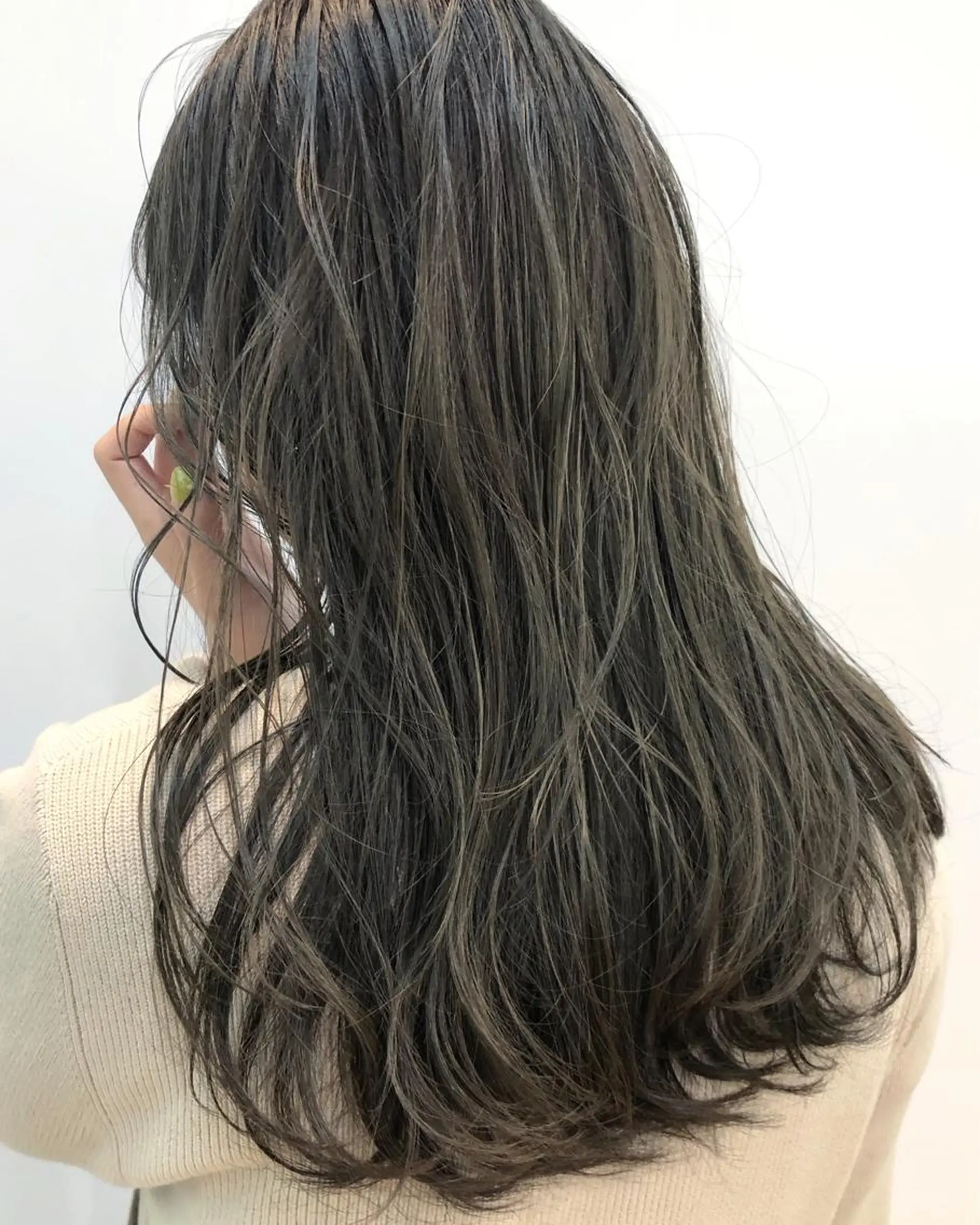 カラー ニシオカ タクヤのヘアスタイル
