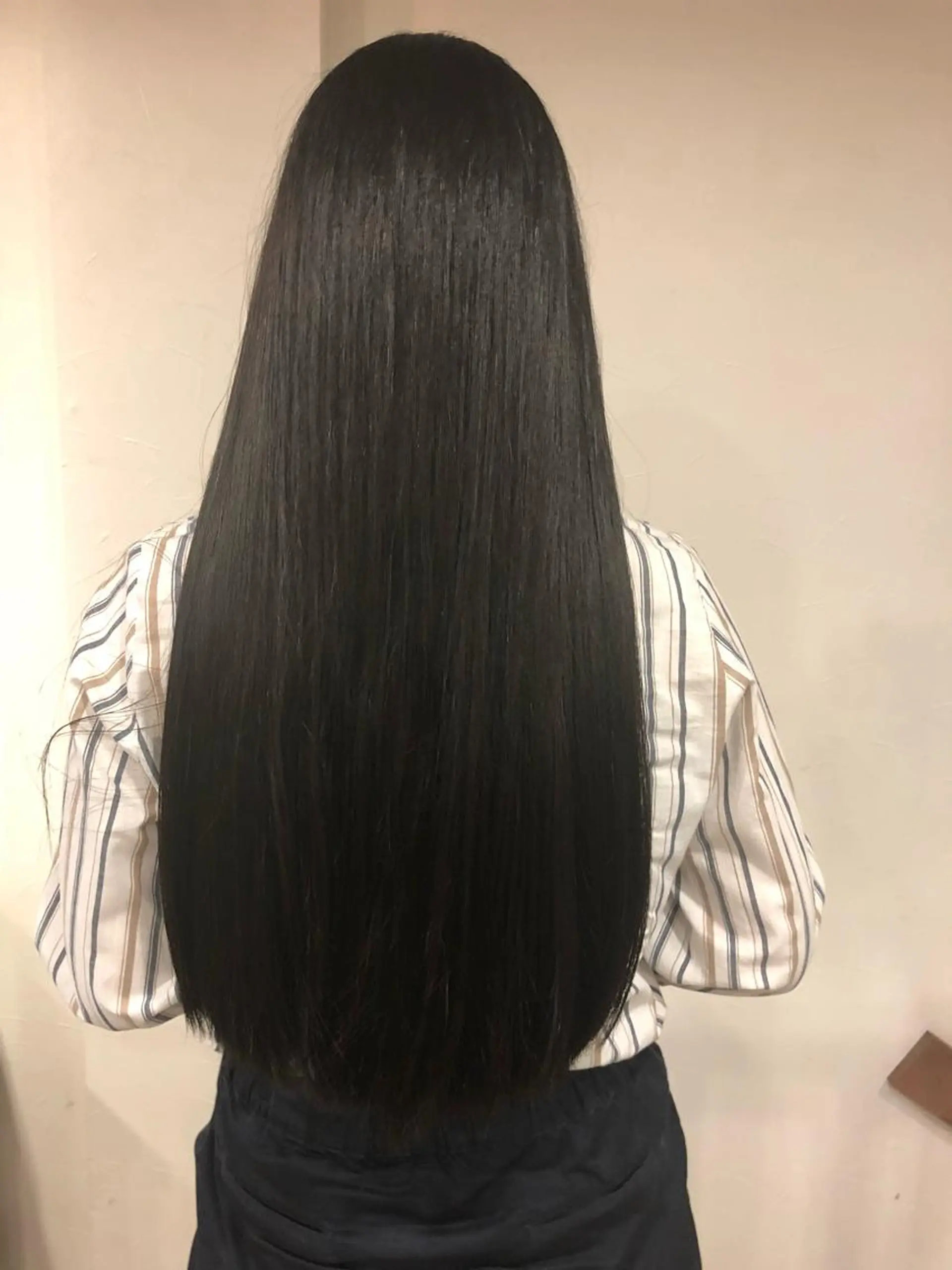 ロング 酸性ストレート taishi taishiのヘアスタイル