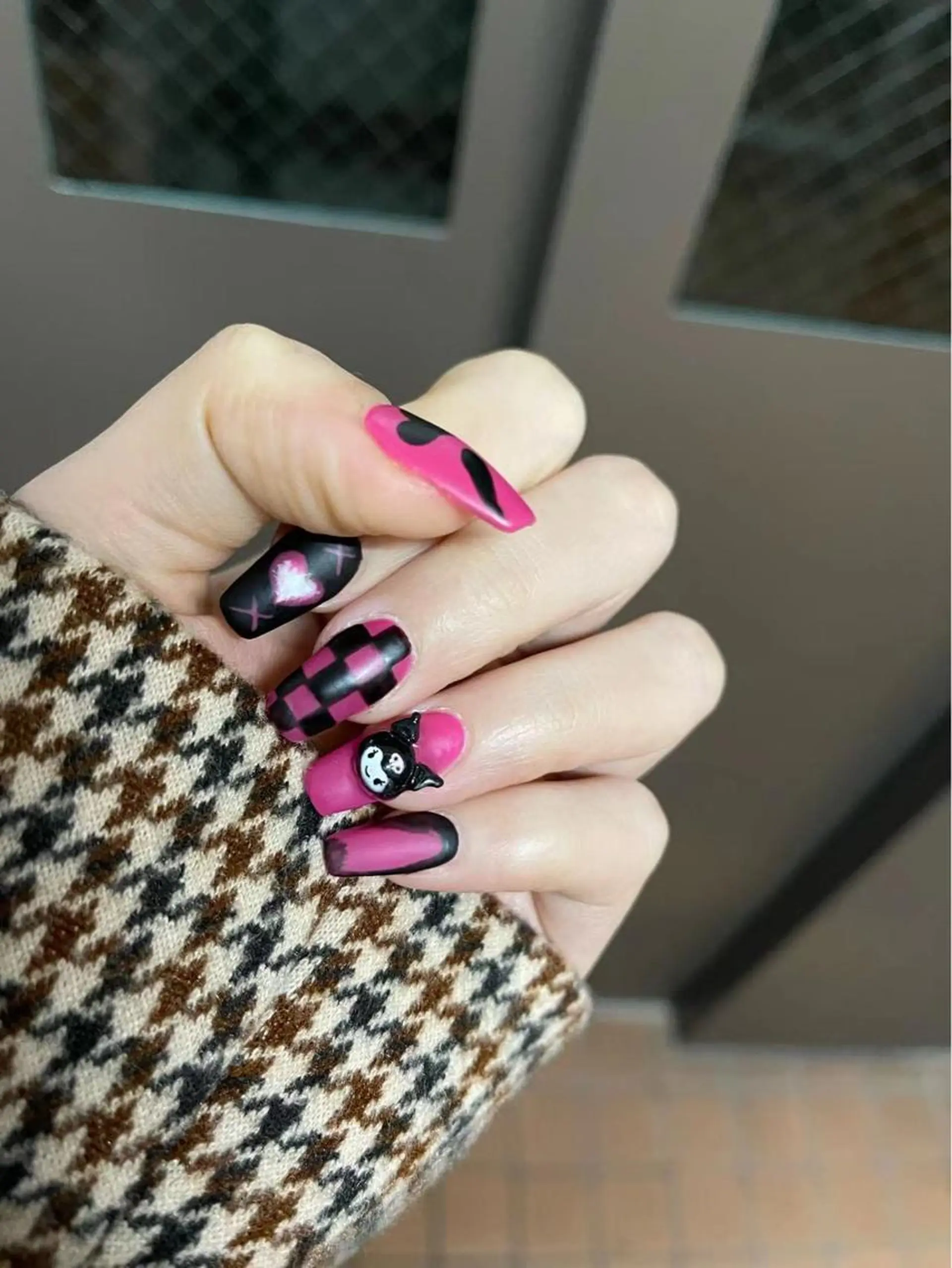 ネイル マットネイル 持ち込み ニュアンスネイル ピンク 赤色 エン Nail salonのネイルデザイン