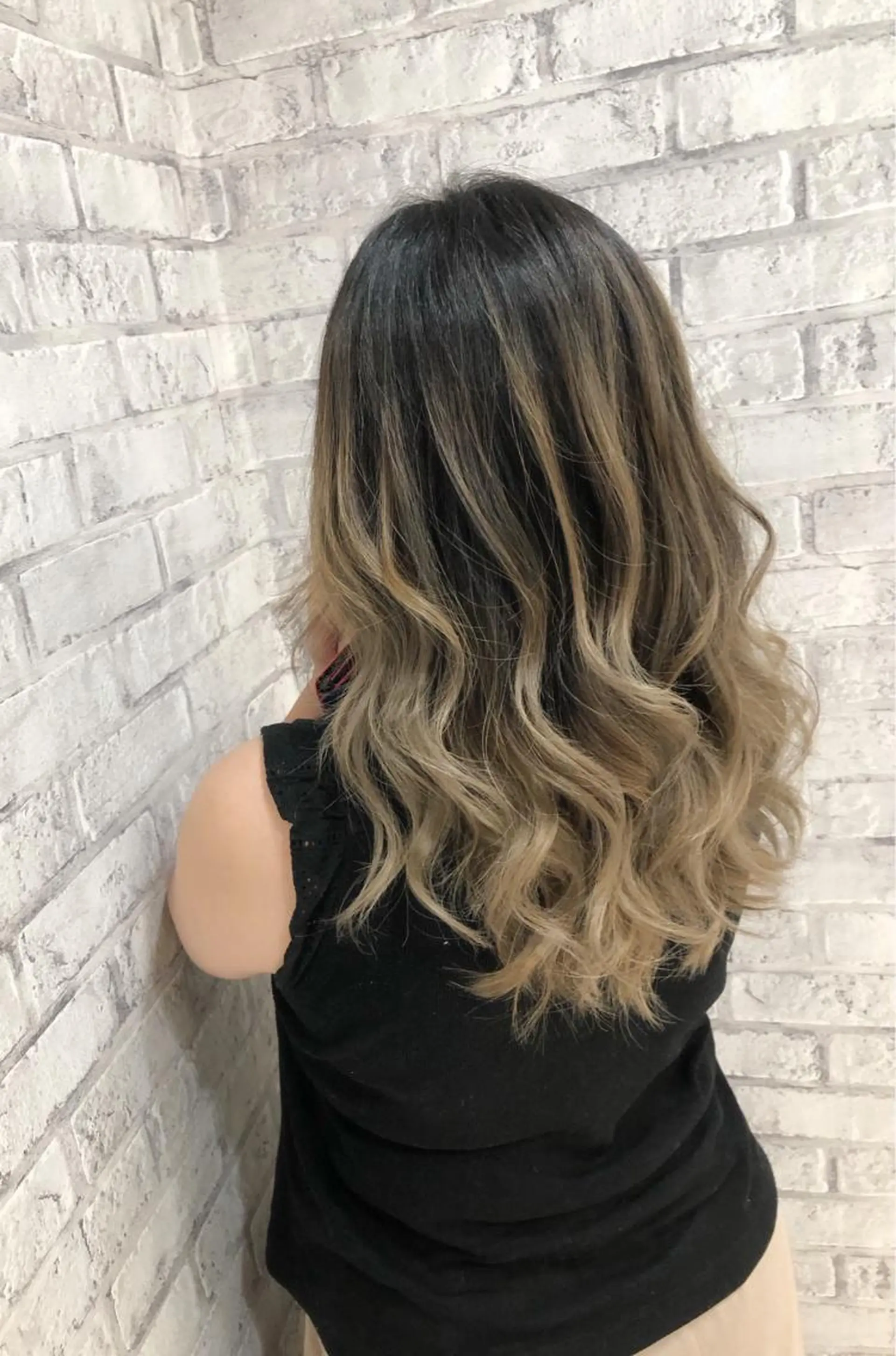 セミロング カラー ヘアアレンジ バレイヤージュ ベージュカラー ブリーチ レイヤーカット ヘアカラー トリートメント 秋山 幸太のヘアスタイル