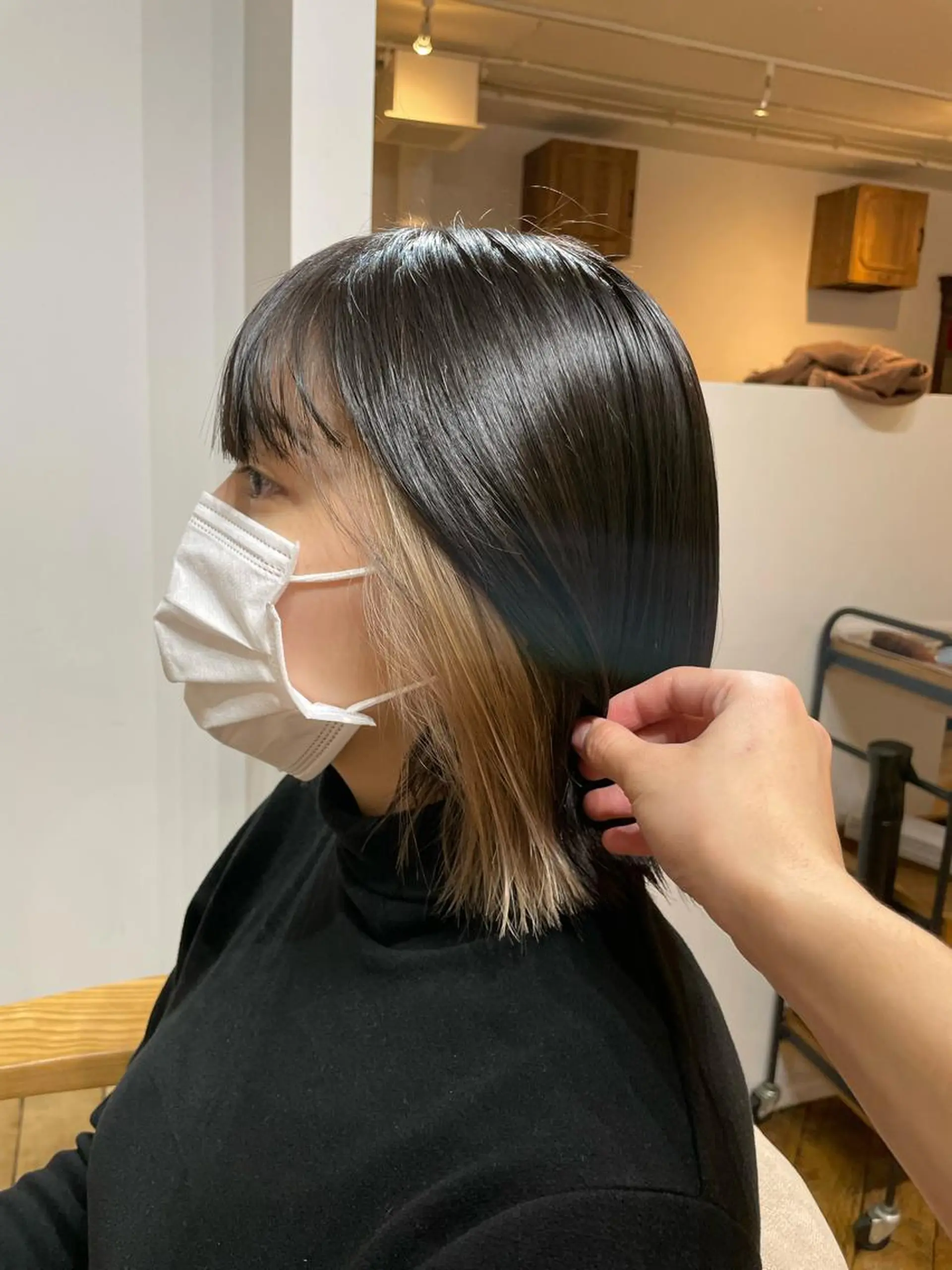 セミロング カラー ⭐ハイトーンブリーチ ミルクティーピンクのヘアスタイル