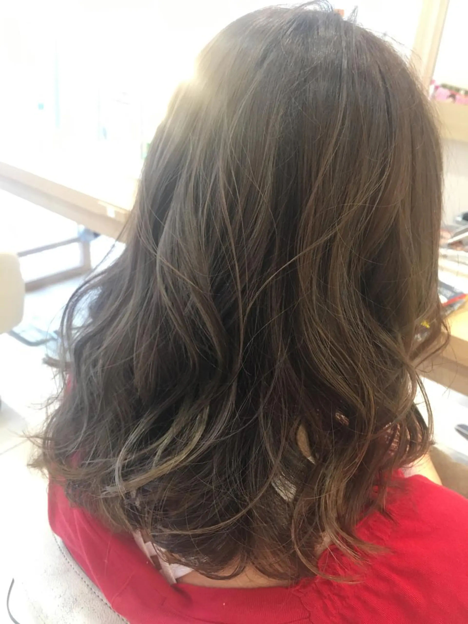 ミディアム カラー グレージュ ハイライトカラー オレンジ ハイライト 小田原NO1 美容師 飯田飛翔のヘアスタイル