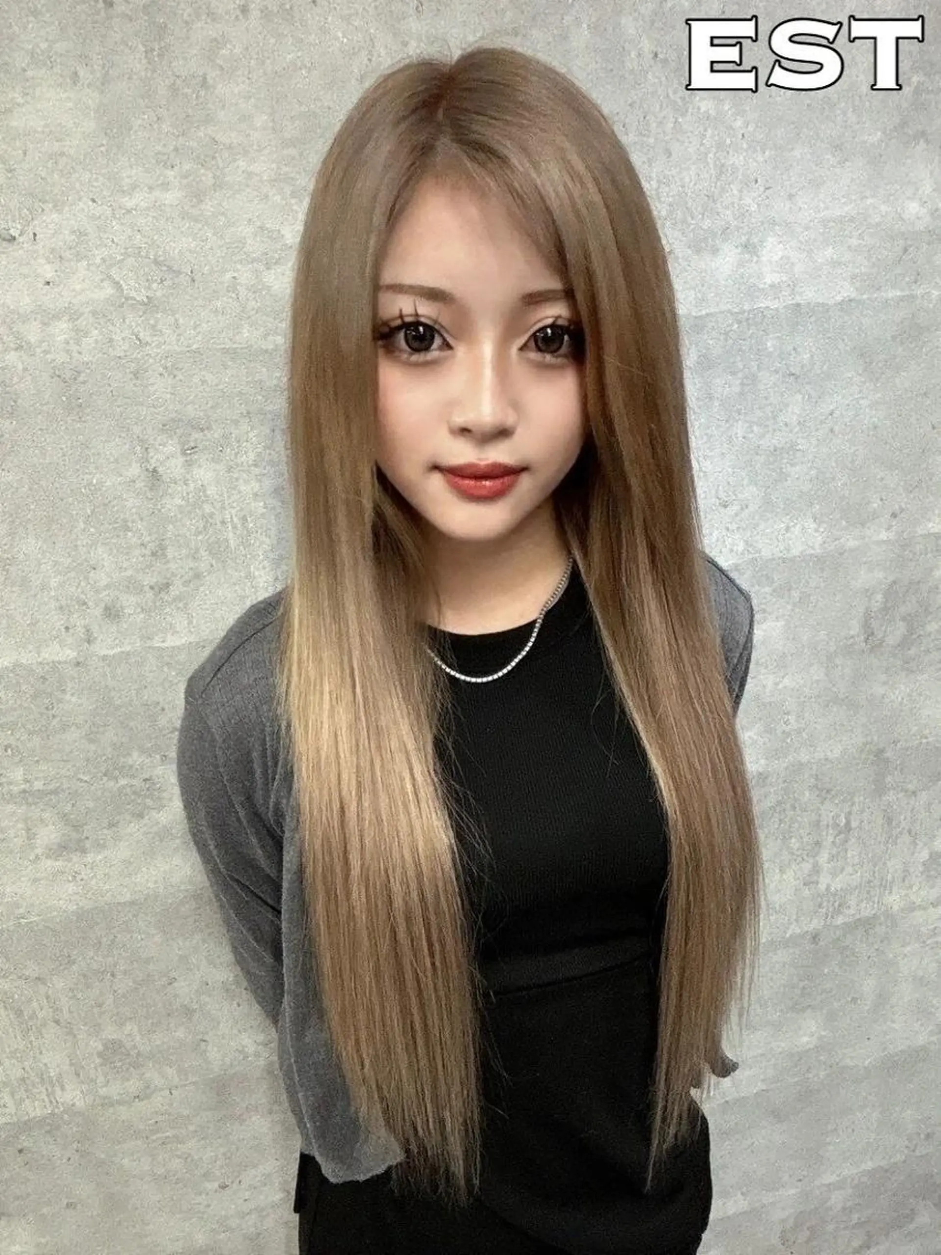 ロング カラー シールエクステ バレイヤージュ ベージュカラー ブリーチ ケアブリーチ M. KANAのヘアスタイル