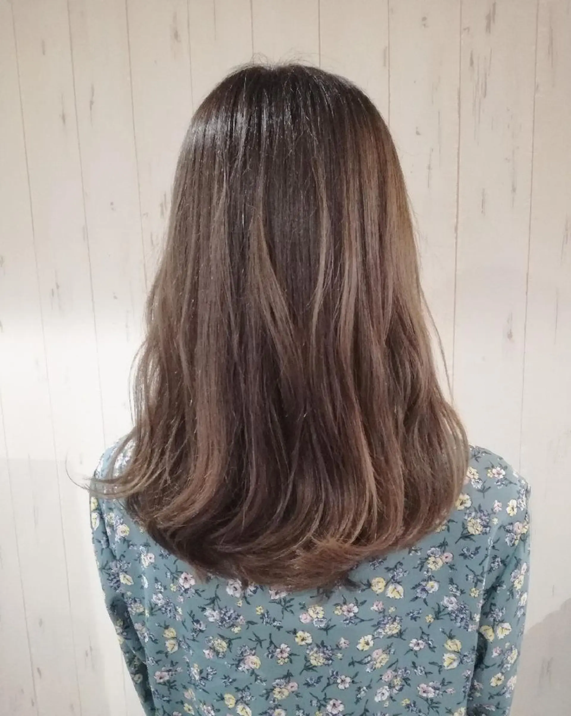 ミディアム カラー ベージュカラー 西川 敏夫のヘアスタイル