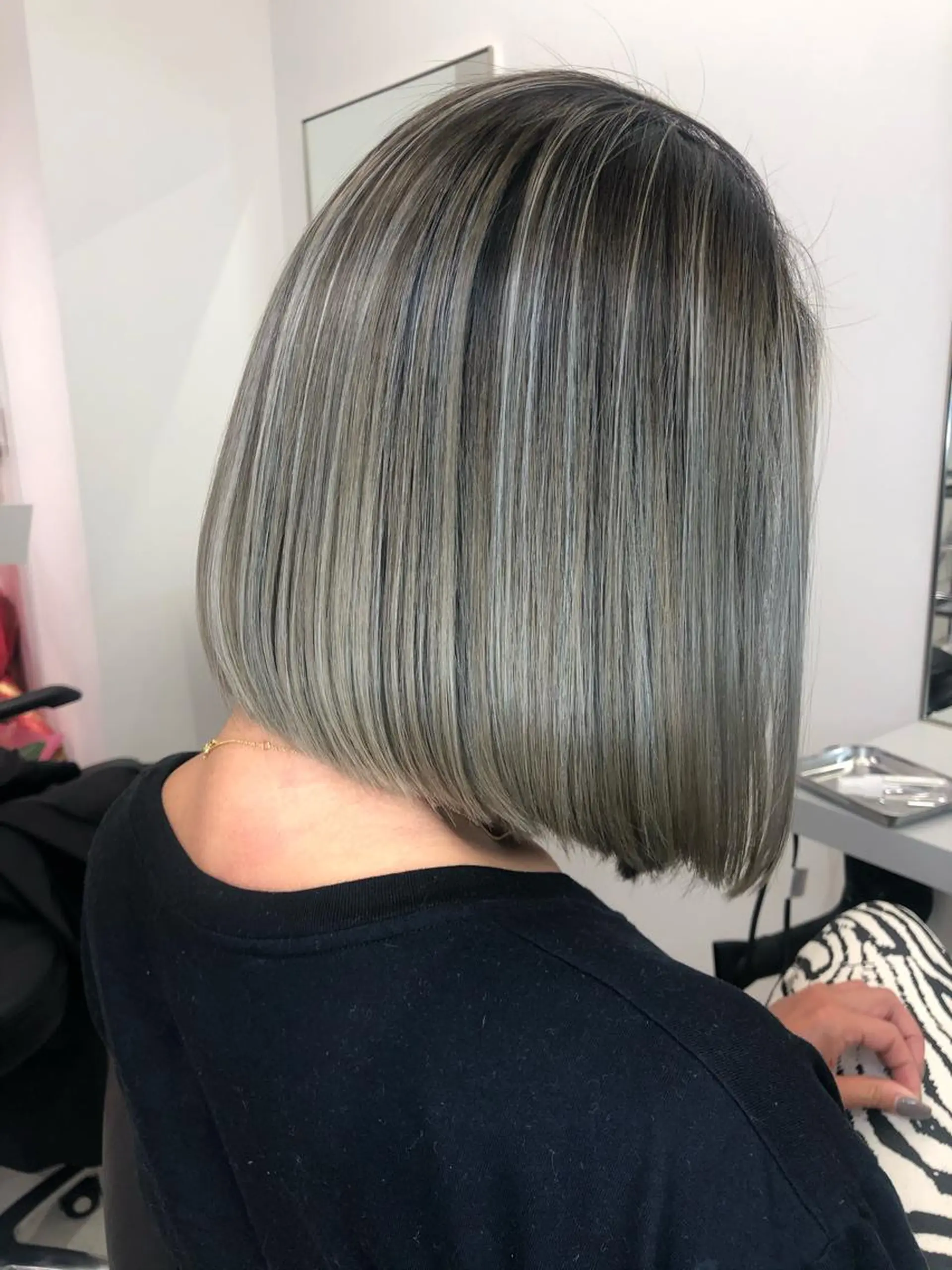 ショート カラー アディクシーカラー バレイヤージュ ベージュカラー ブリーチ ケアブリーチ ito. ブリーチ/髪質改善のヘアスタイル