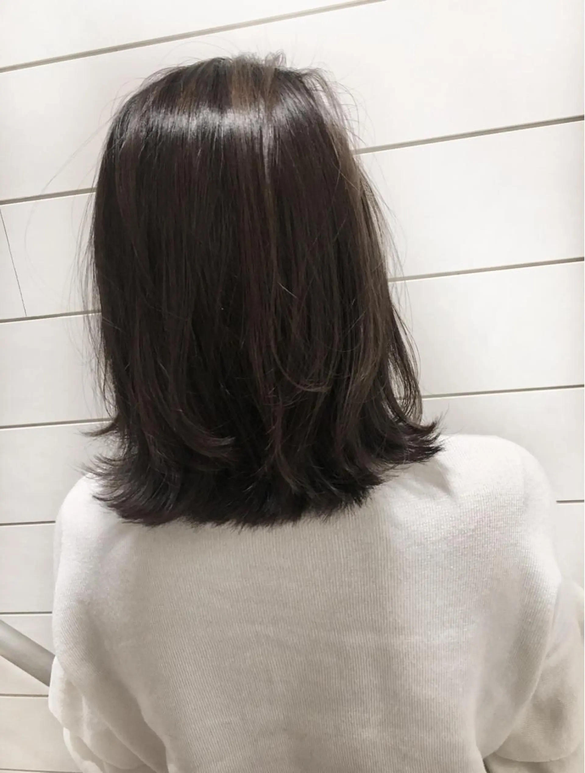 ミディアム カラー アッシュ ブルーカラー ブルーアッシュ 鍵山 千秋のヘアスタイル