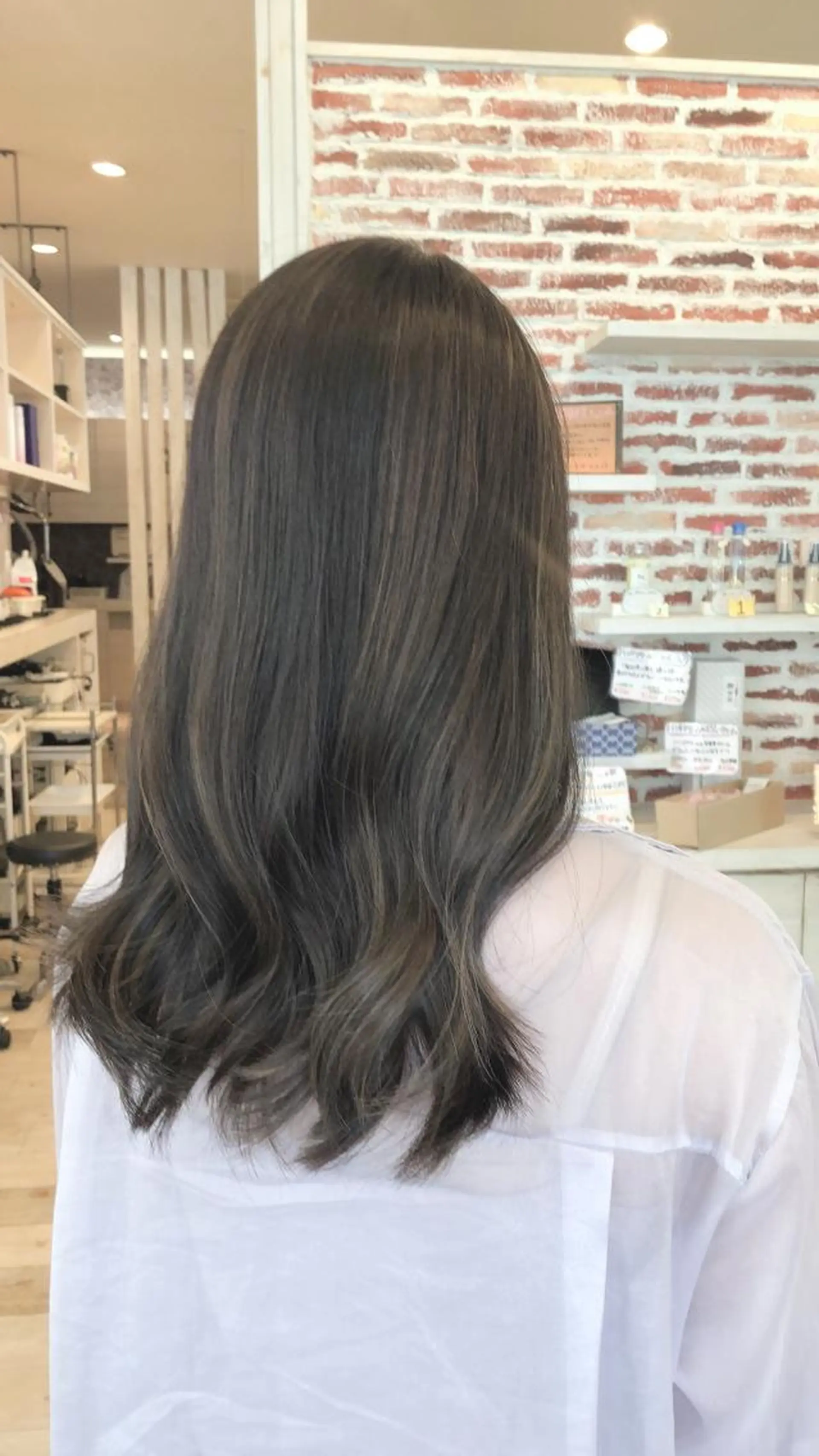 ロング カラー グレージュ ハイライトカラー ハイライト 東恩納 誠のヘアスタイル