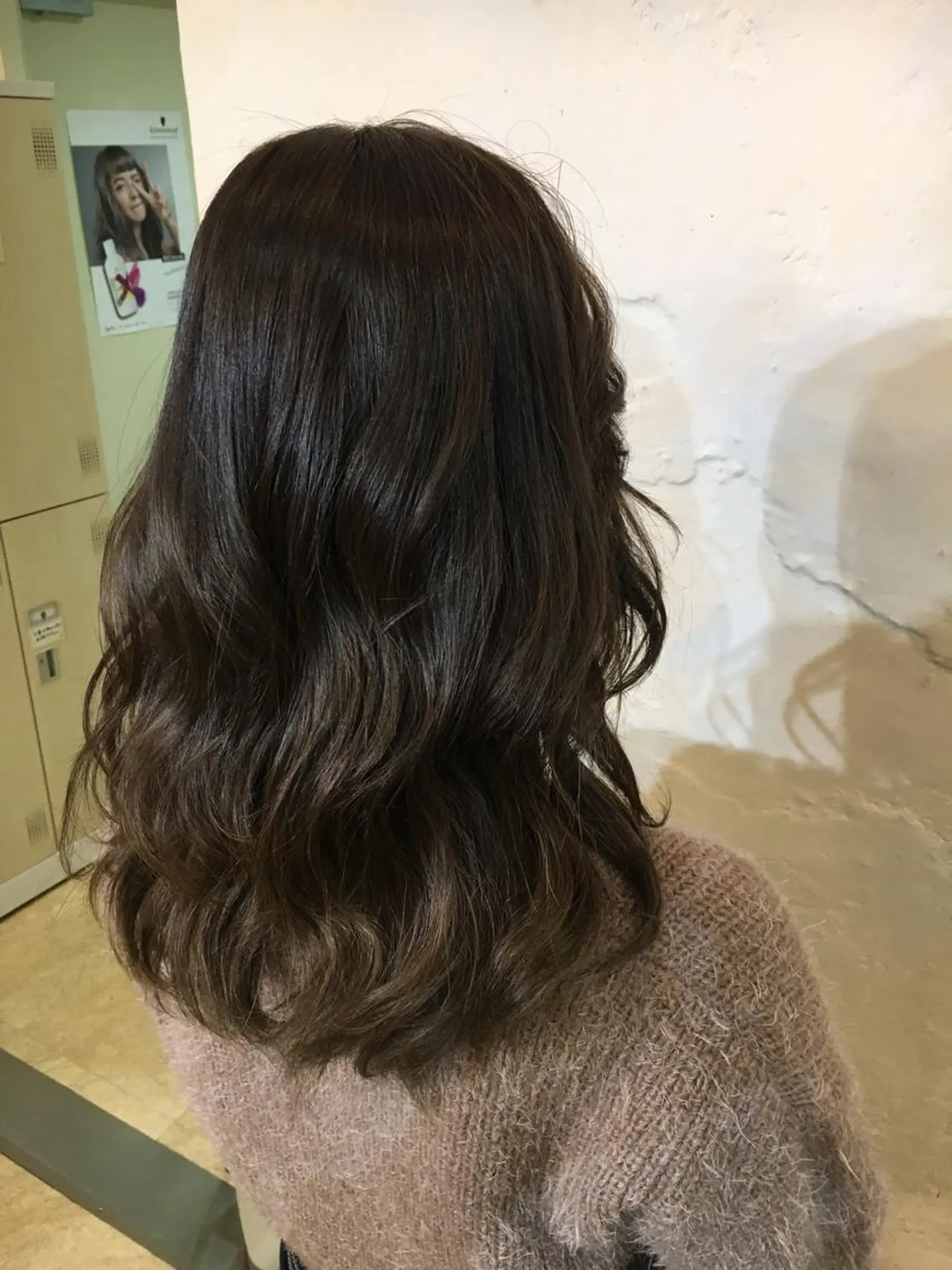 セミロング 角床直哉 カラーカットNO 1のヘアスタイル