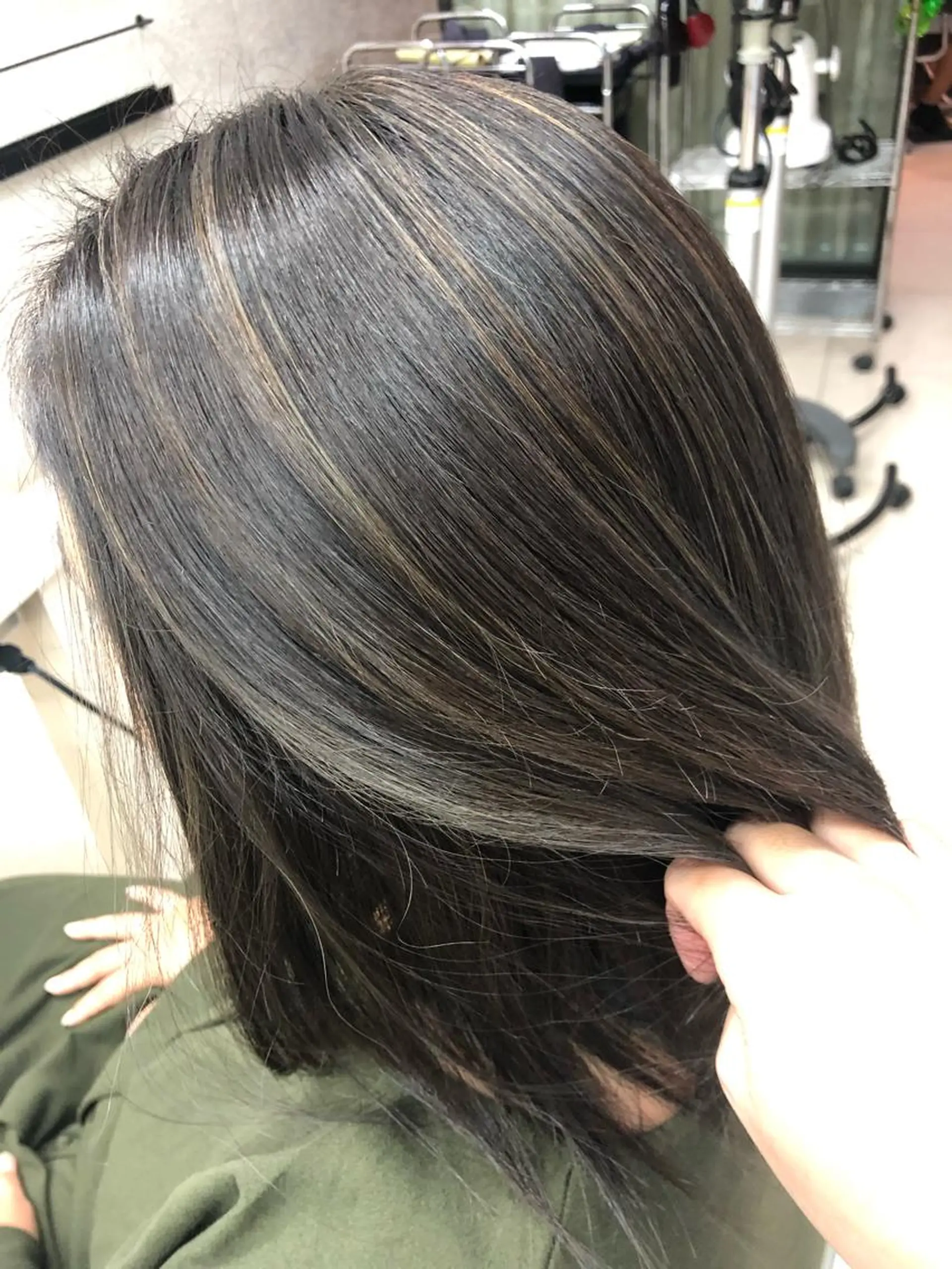 ミディアム ヘアカラー 4月予約解放🐱 櫻庭梢のヘアスタイル