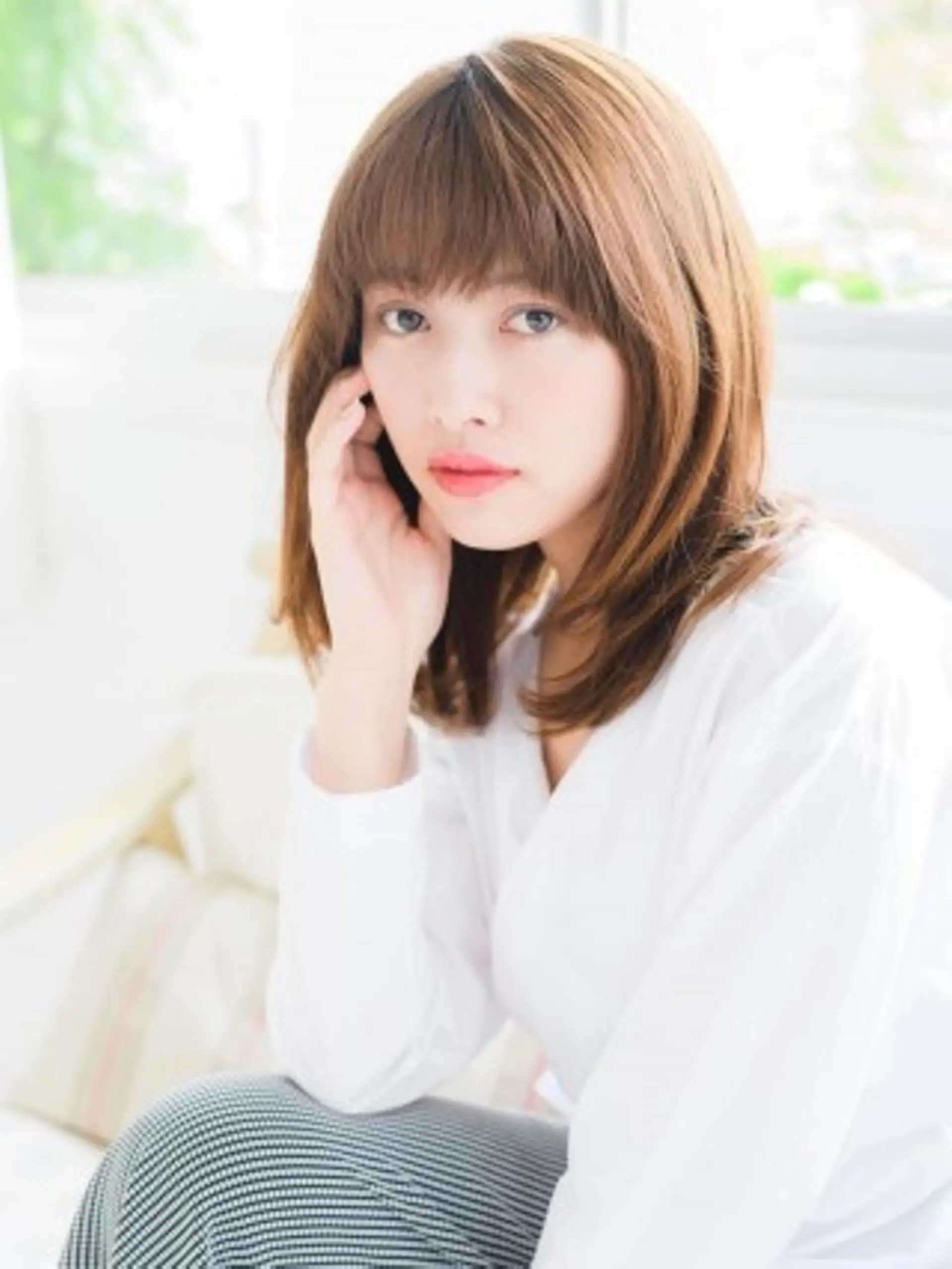 ミディアム 江原 彩華のヘアスタイル