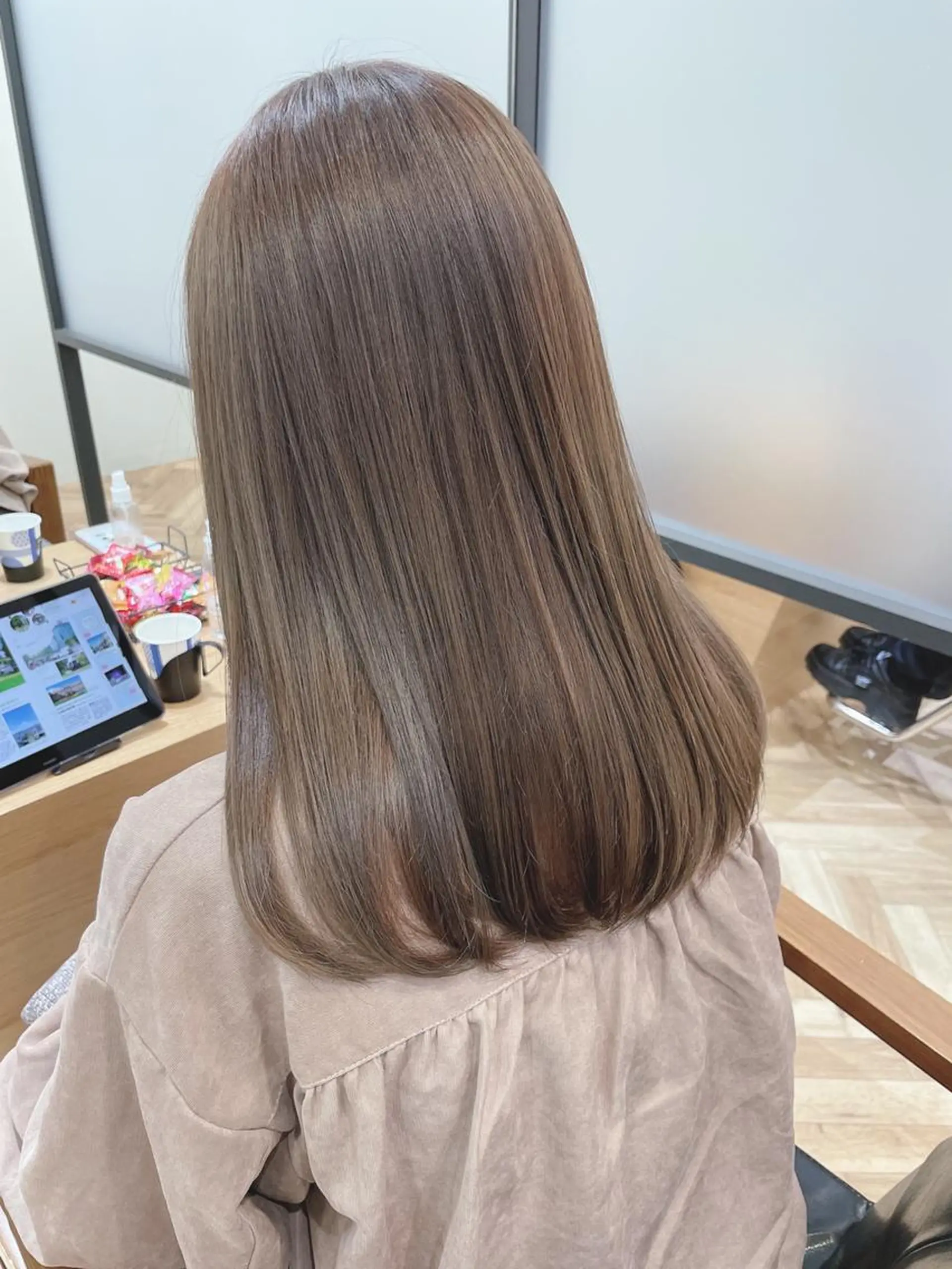 カラー セミロング 切りっぱなしボブ ベージュカラー ブリーチ ケアブリーチ ケアカラー 🫧髪質改善🫧 神田紗来のヘアスタイル