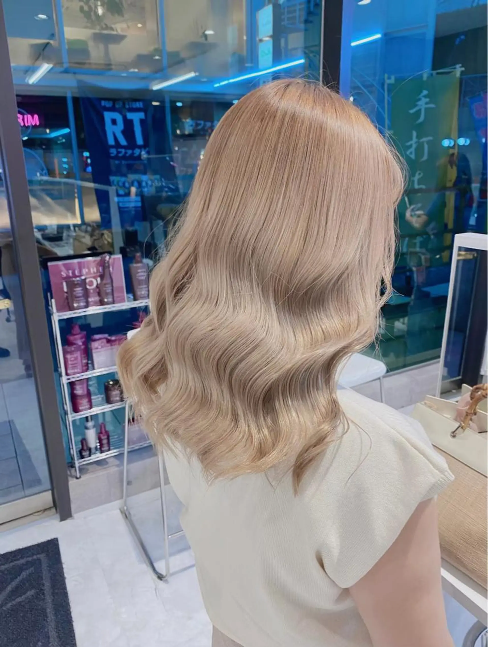 ミディアム カラー ヘアアレンジ 韓国ヘア 🦋KIRA🦋のヘアスタイル