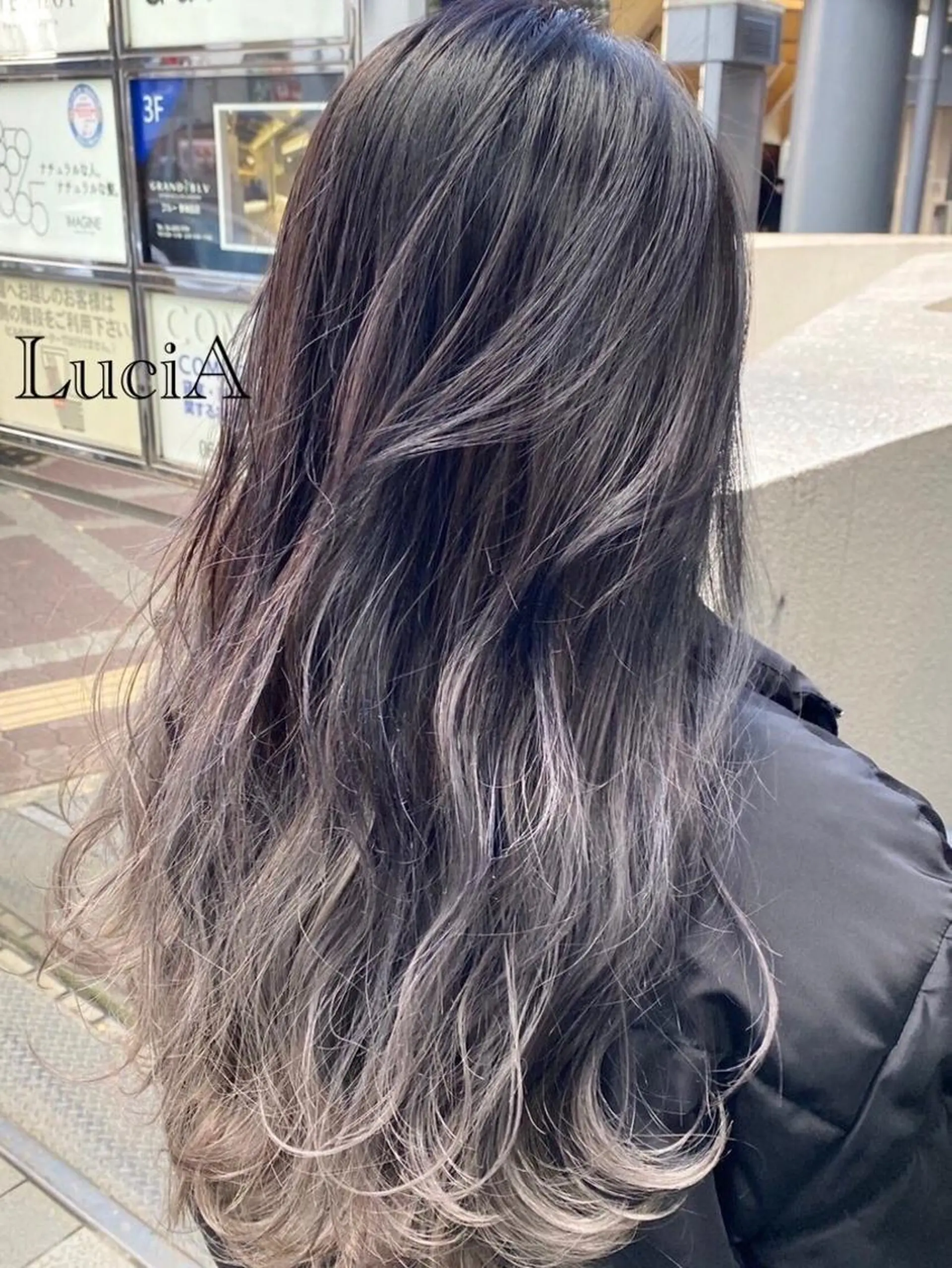 ロング LuciA エクステカラーのヘアスタイル