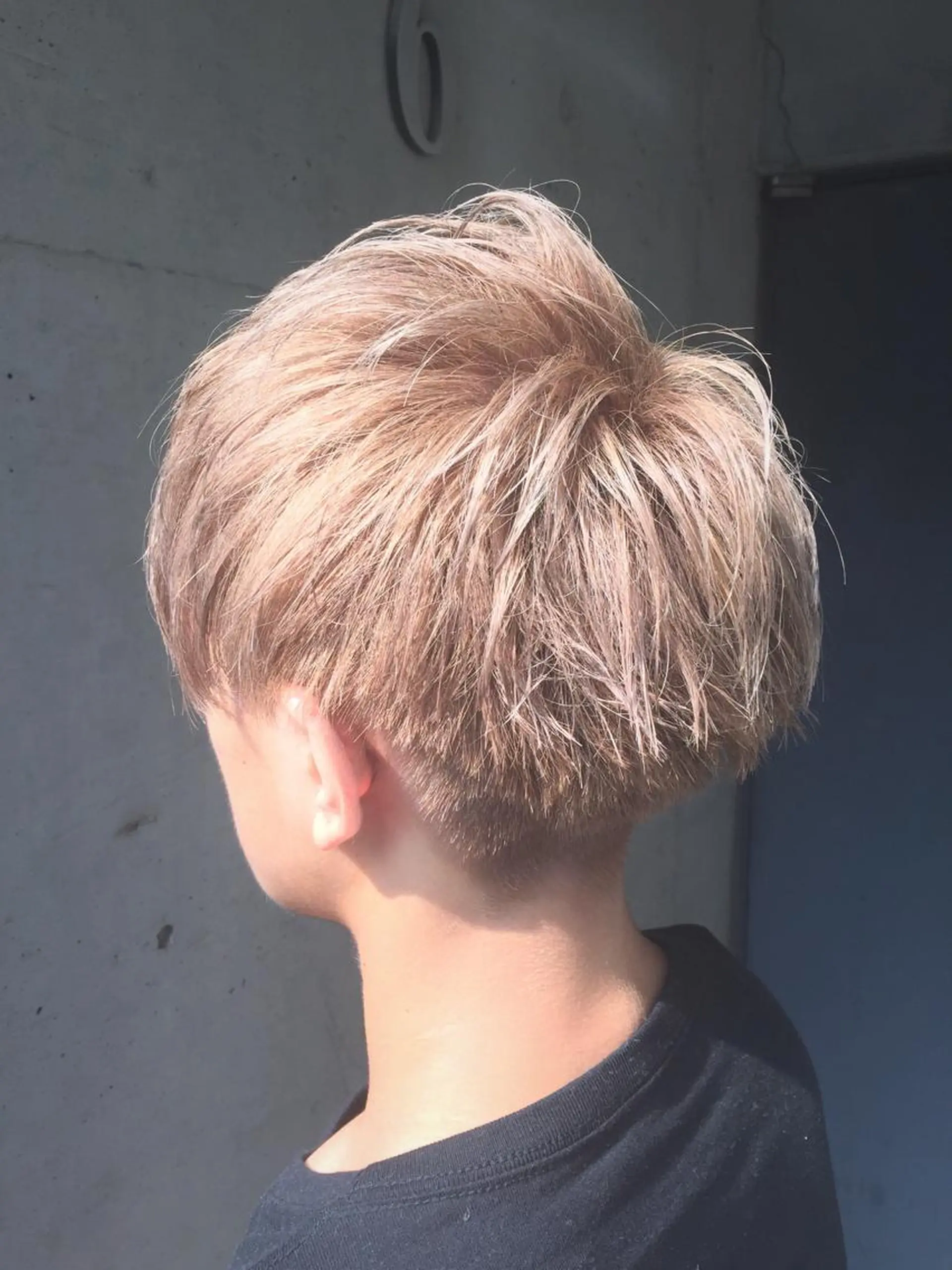 カラー メンズ メンズハイトーン ベージュカラー ハイトーンカラー ハイトーンベージュ 髪質改善/レイヤー ストウシンゴのヘアスタイル