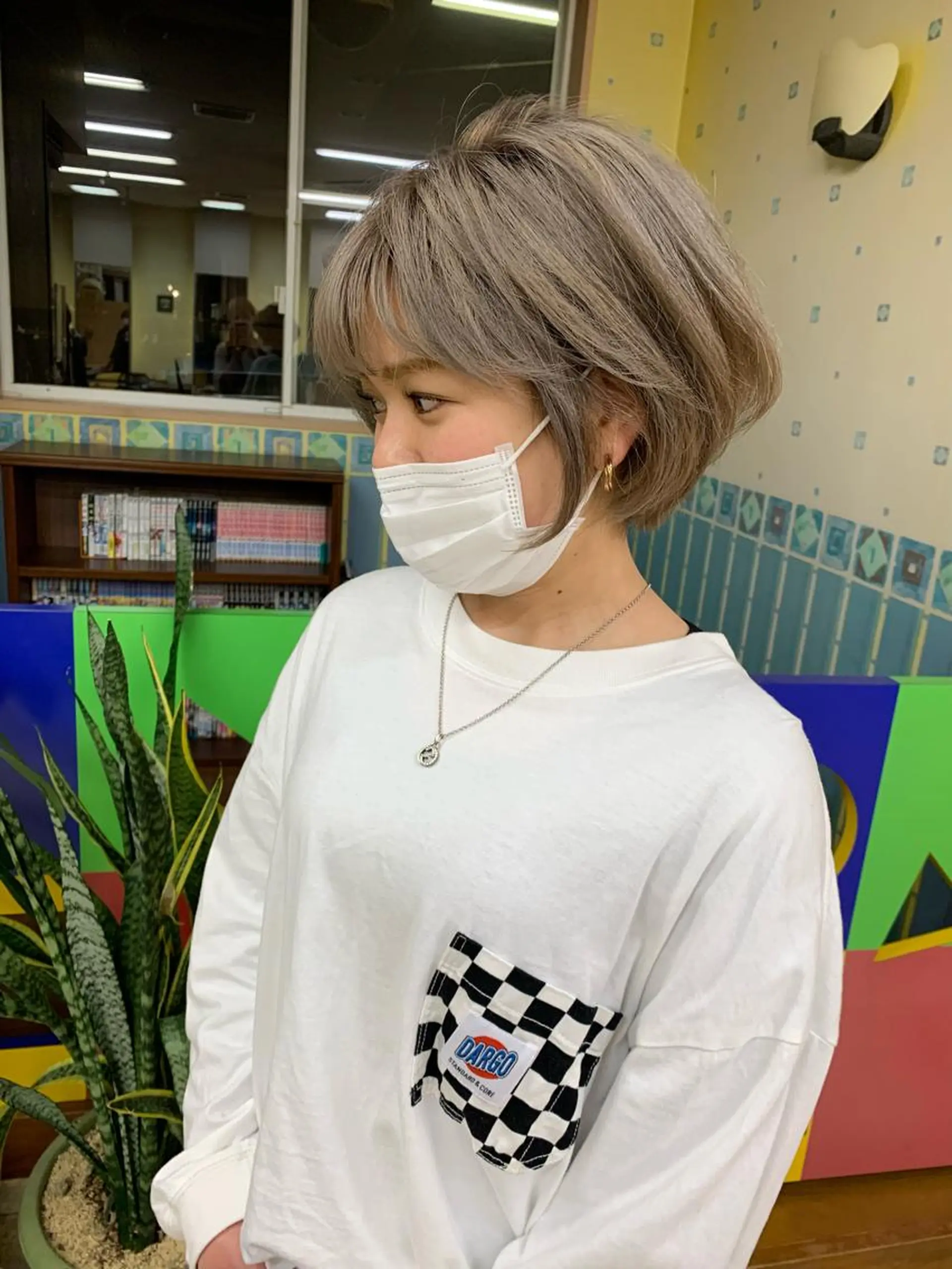 ショート カラー グレージュ yui .のヘアスタイル