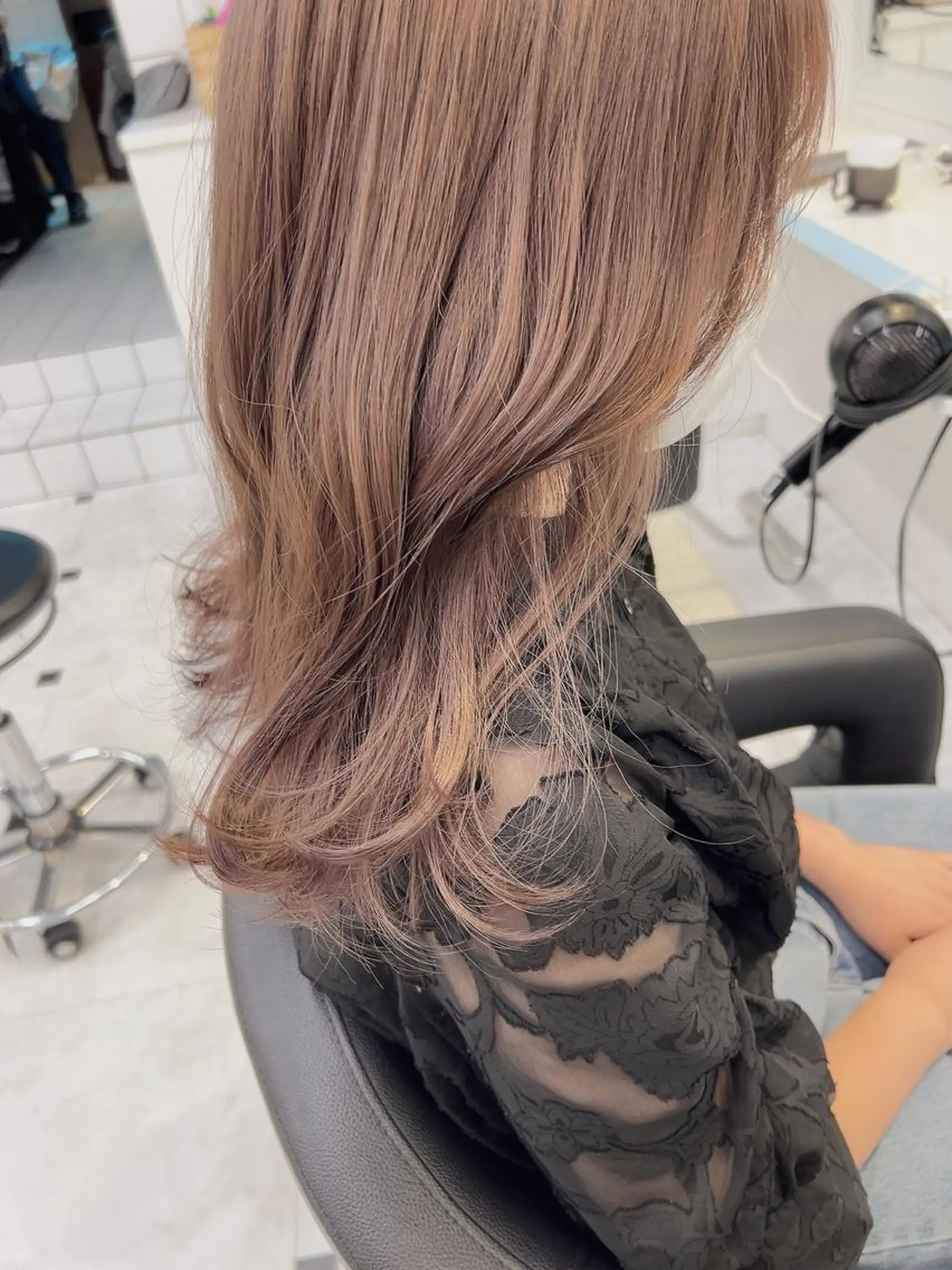 ロング カラー ブリーチ ダブルカラー ブリーチなしカラー くびれヘア 韓国風ヘア カット ヘアカラー トリートメント 🥞ベージュ系カラー 【すずきりほ】🥞のヘアスタイル