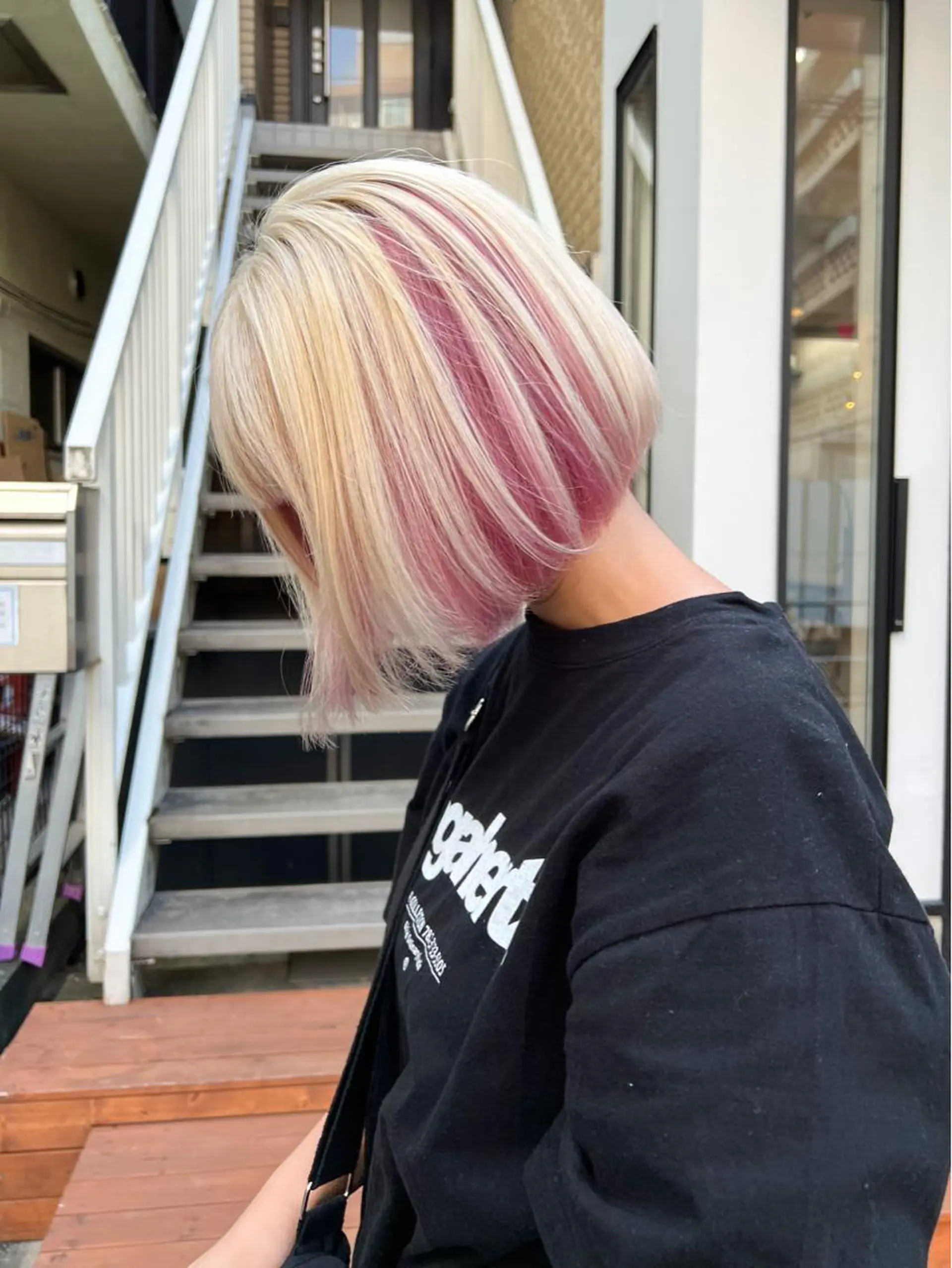 ショート カラー ブロンド デザインカラー インナーカラー ピンクカラー ヘアカラー 【モエカ】グランジ ウルフ/ハイトーンのヘアスタイル