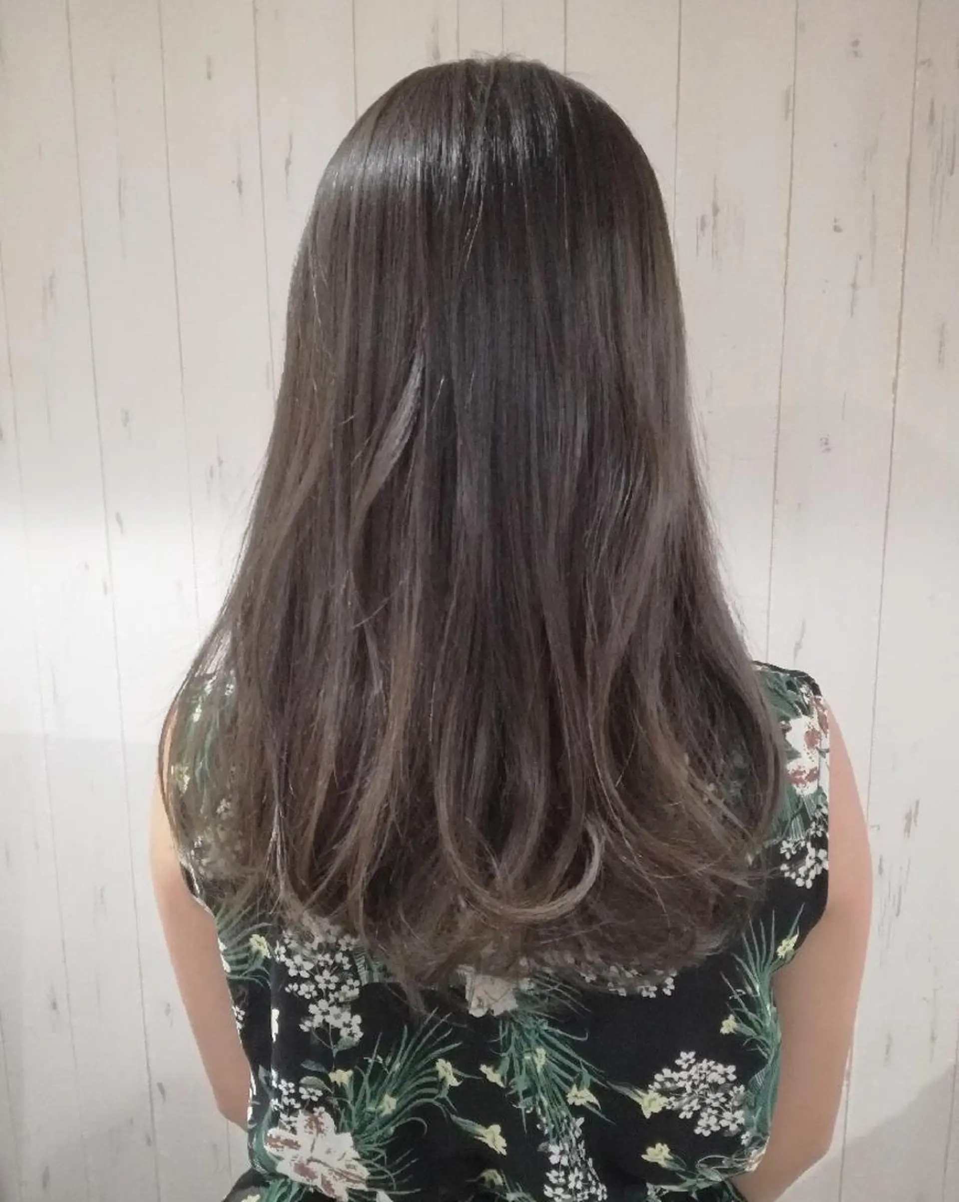 ロング カラー アッシュ ベージュカラー 透明感カラー 西川 敏夫のヘアスタイル