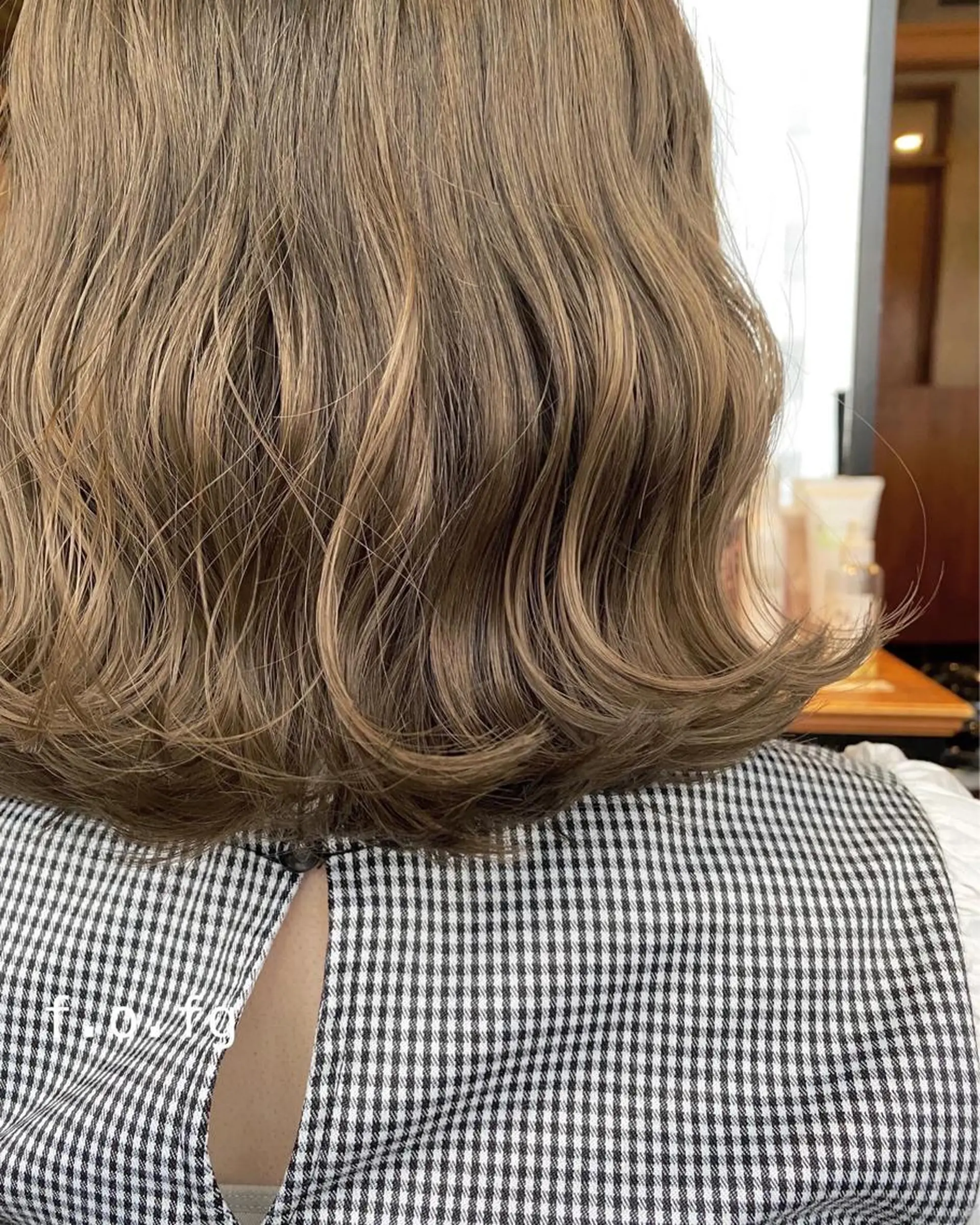 ミディアム カラー グレージュ カット ヘアカラー トリートメント ツキノキ ミナのヘアスタイル