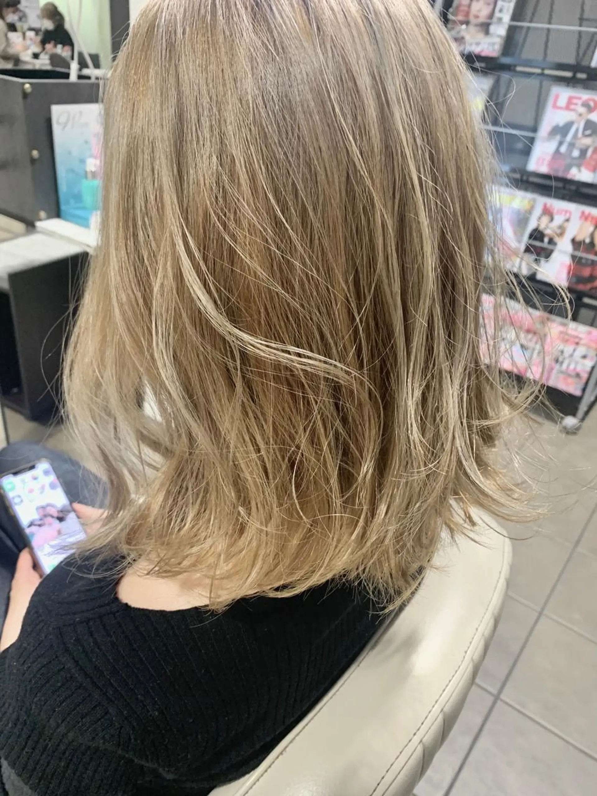 ミディアム カラー ベージュカラー ブリーチ ブロンド ブロンドベージュ ハイライトカラー 宮永 智香のヘアスタイル