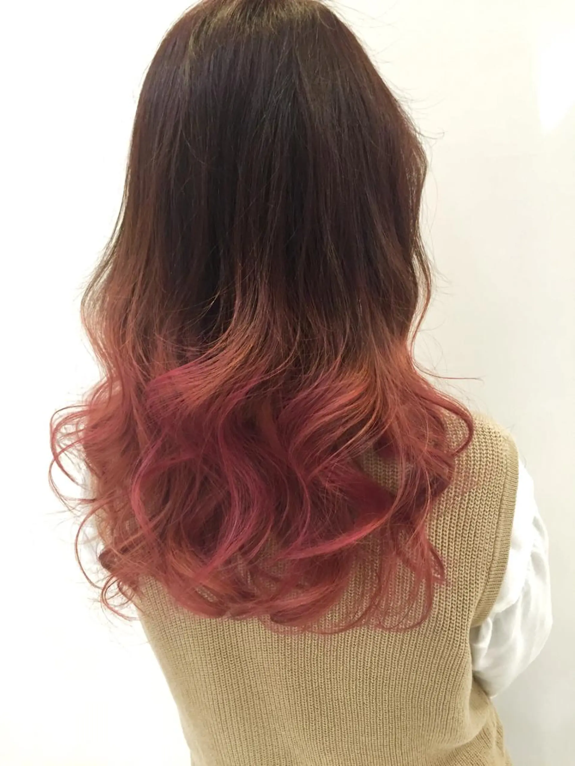 セミロング カラー グラデーションカラー レッドカラー ハイトーン×髪質改善 KENTAのヘアスタイル