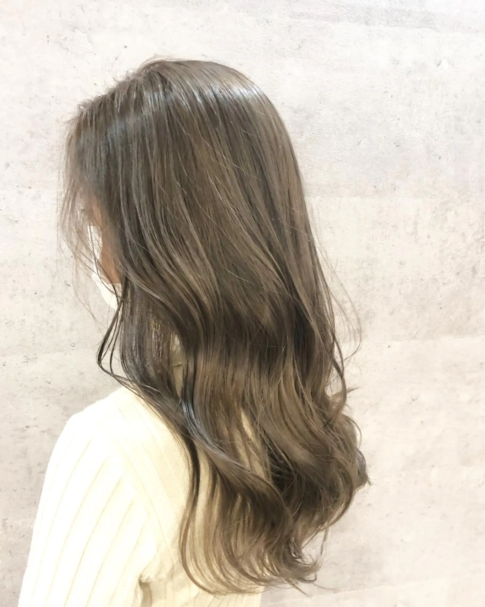 ロング カラー 透明感カラー グレージュ 髪質改善で 憧れの潤艶美髪にのヘアスタイル