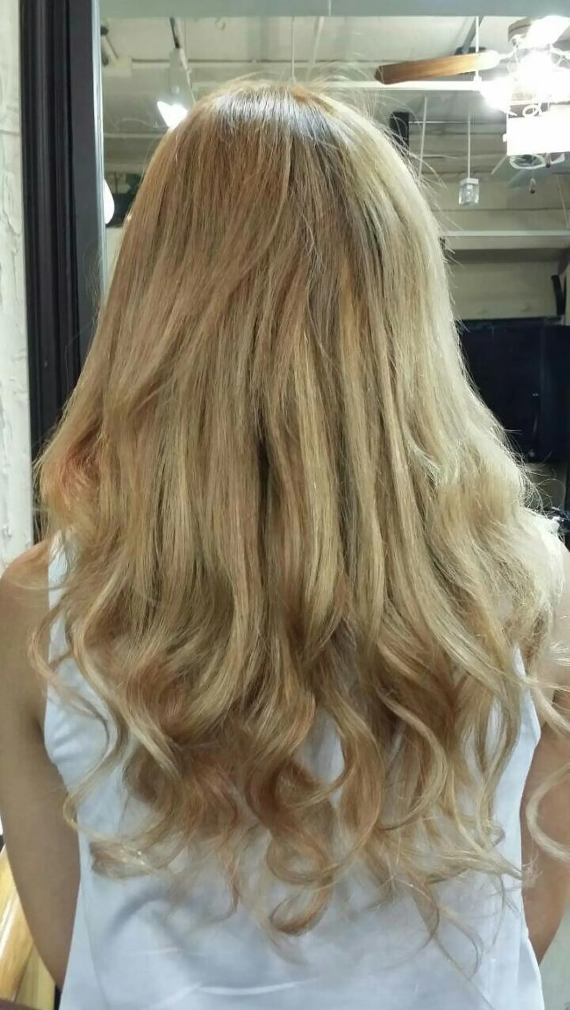 ロング カラー シールエクステ ベージュカラー ホワイトベージュ エクステ 100%髪質改善特化 TRUNSのヘアスタイル