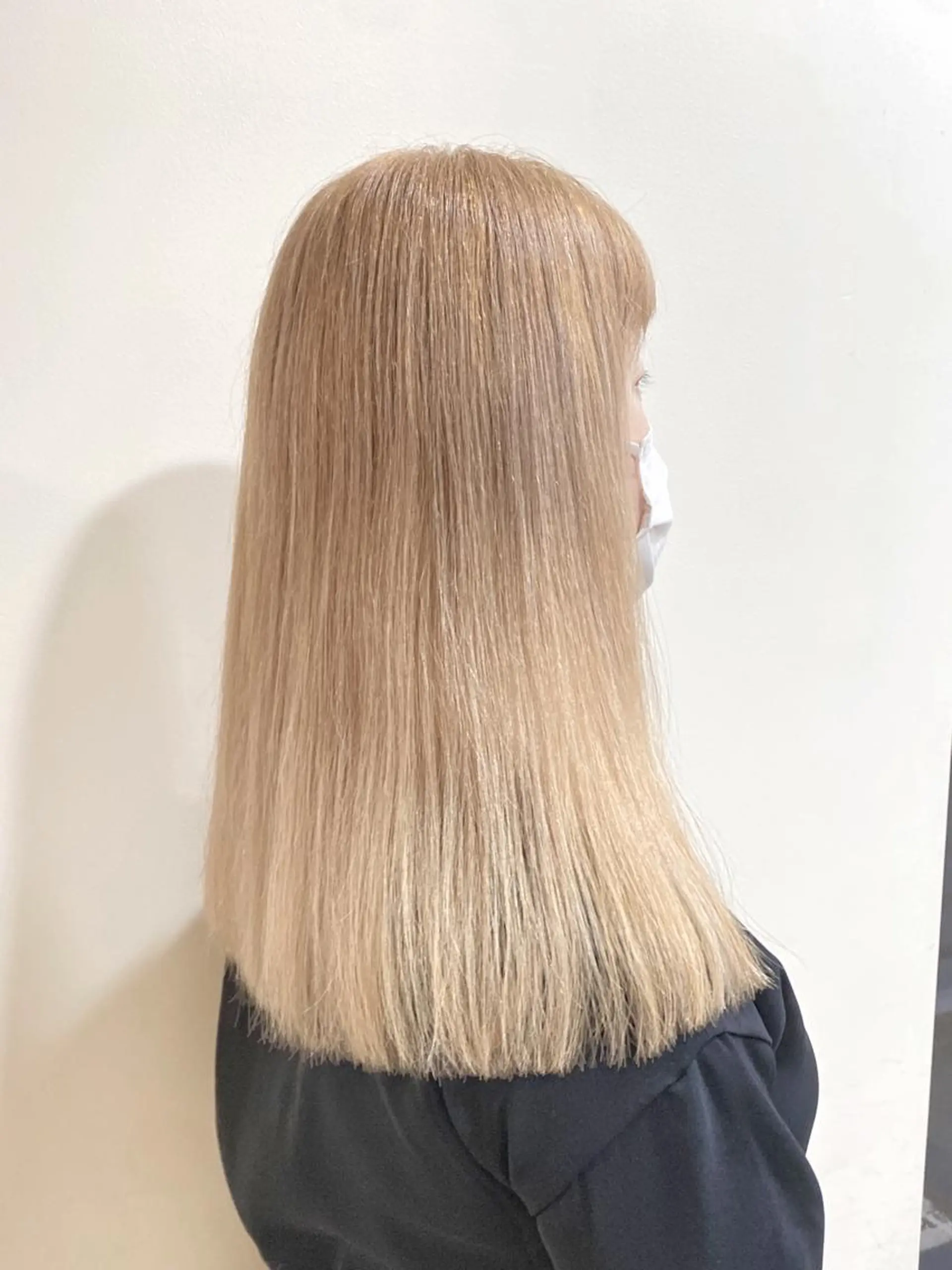 セミロング カラー ブリーチ グラデーションカラー カット ヘアカラー トリートメント RIKA韓国ヘア/く びれヘア/上品カラーのヘアスタイル