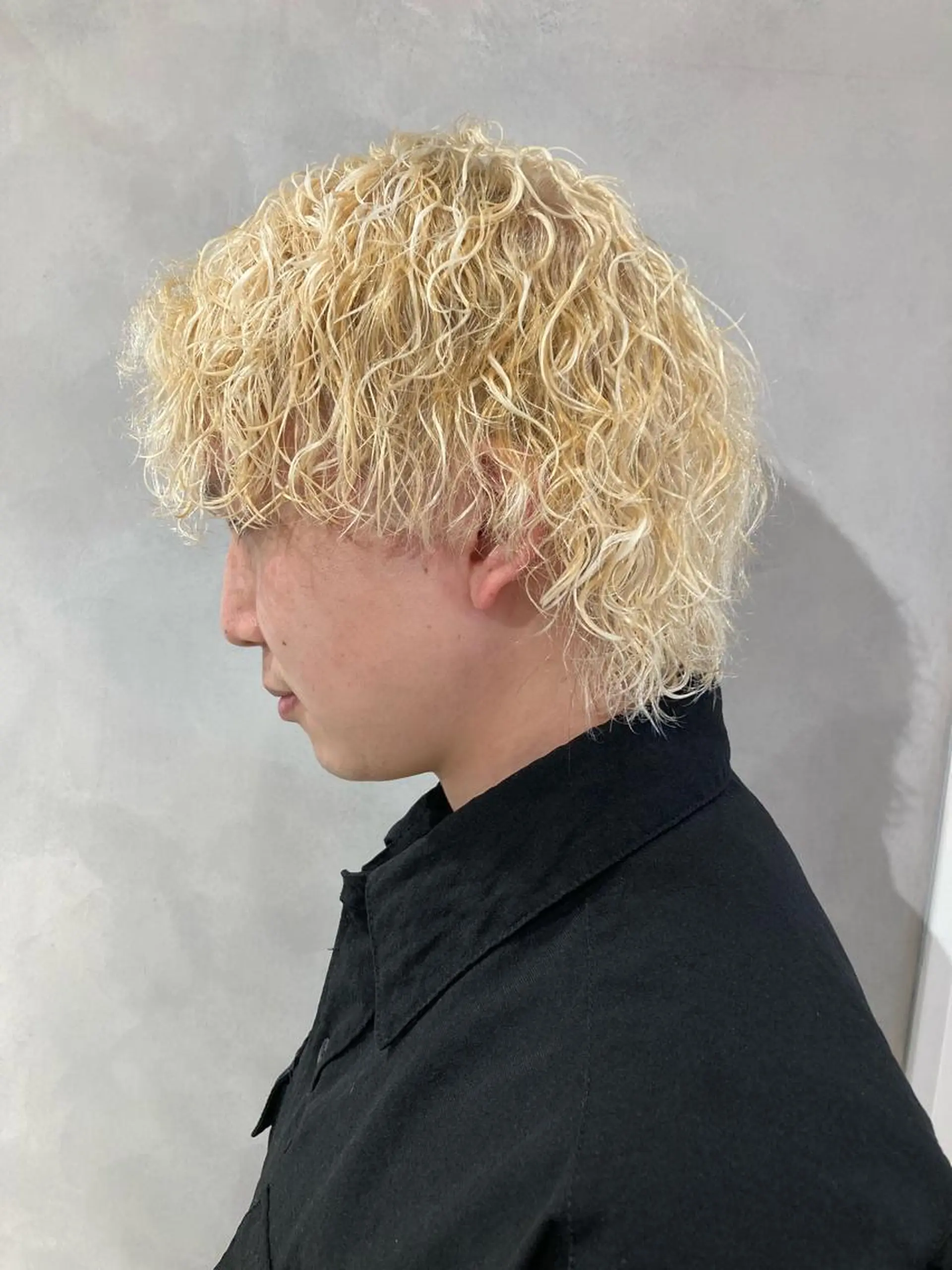 カラー パーマ メンズ メンズブリーチ メンズパーマ ブリーチ カット パーマ トリートメント ✳️ウルフ/メンズ/ スパイラルパーマ✳️のヘアスタイル