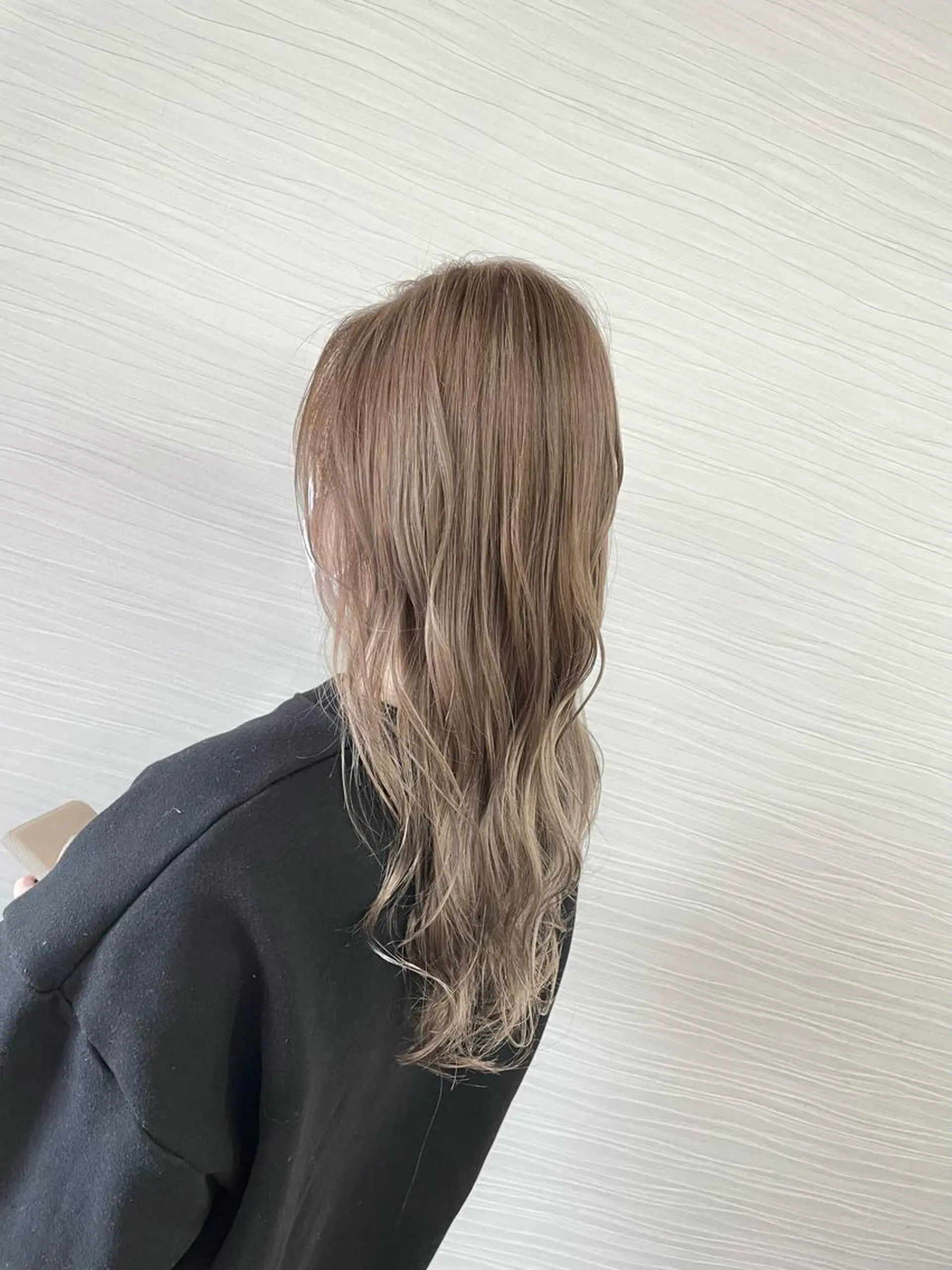 ロング カラー ブリーチ LaRmE Ayumi.のヘアスタイル