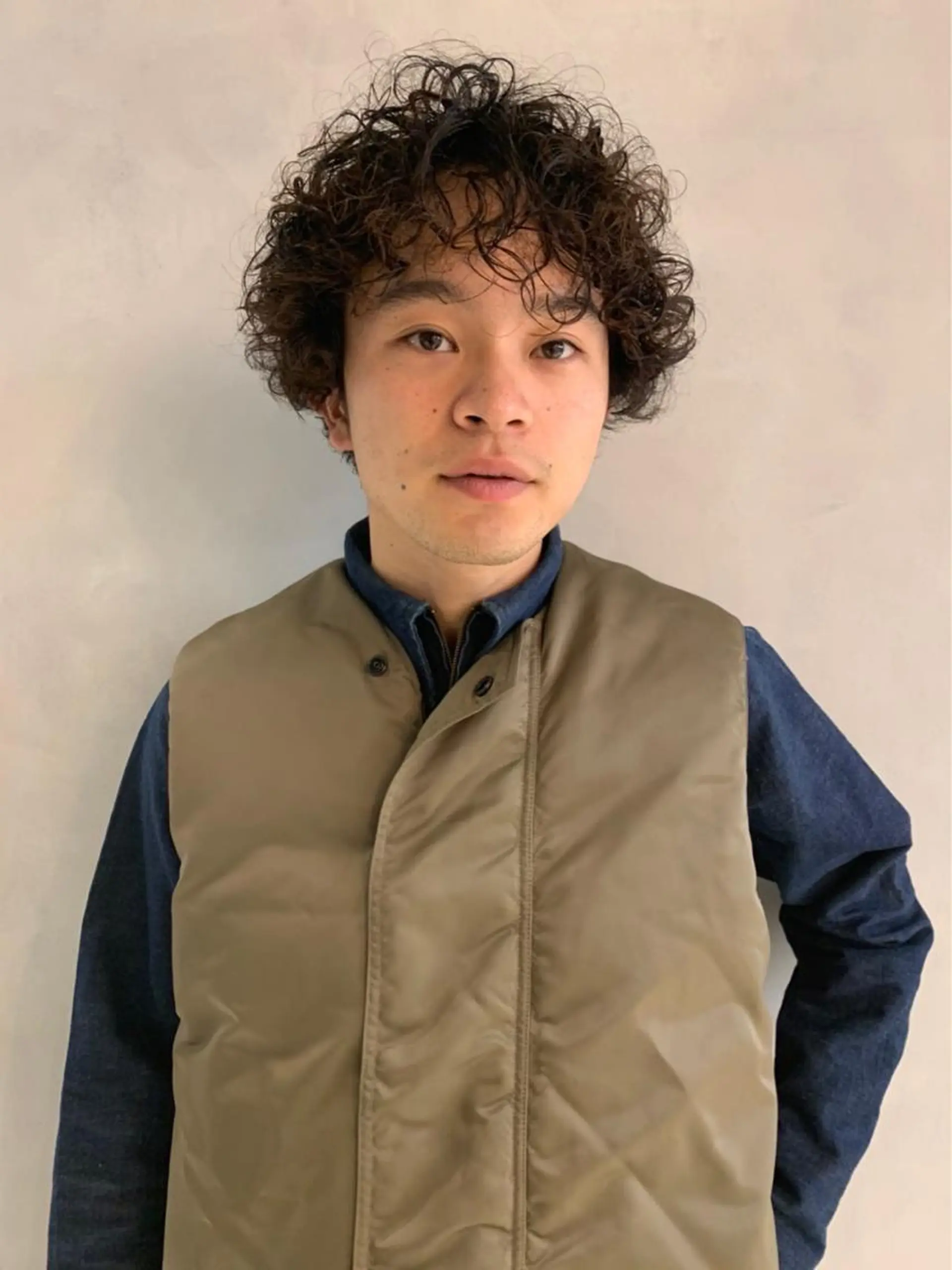 ミディアム パーマ メンズ カット パーマ メンズ専門ブリー チカラー⚡️リュウジのヘアスタイル