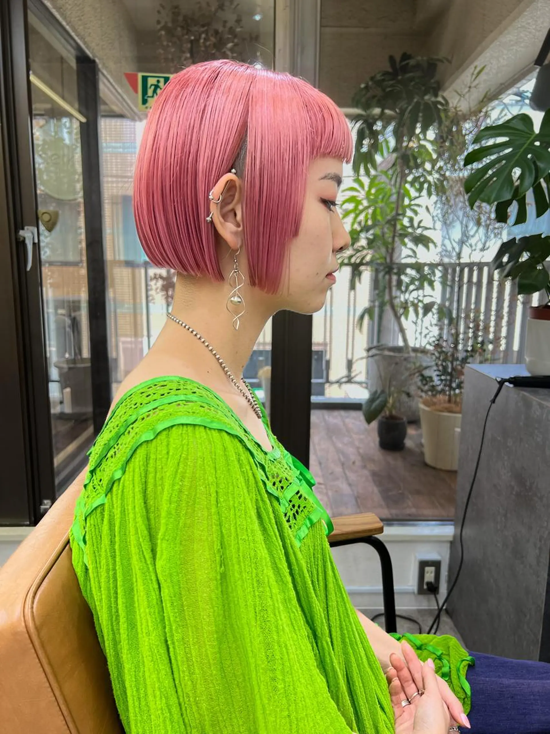 ショート カラー カット ヘアカラー 顔周りレイヤー/韓国 ブリーチminamiのヘアスタイル