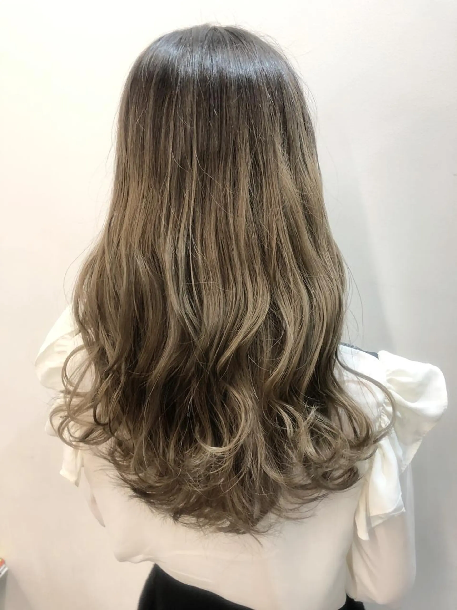 カラー ブリーチ グラデーションカラー ヘアカラー トリートメント ヘッドスパ グレージュ/髪質改善 Yamato.hのヘアスタイル