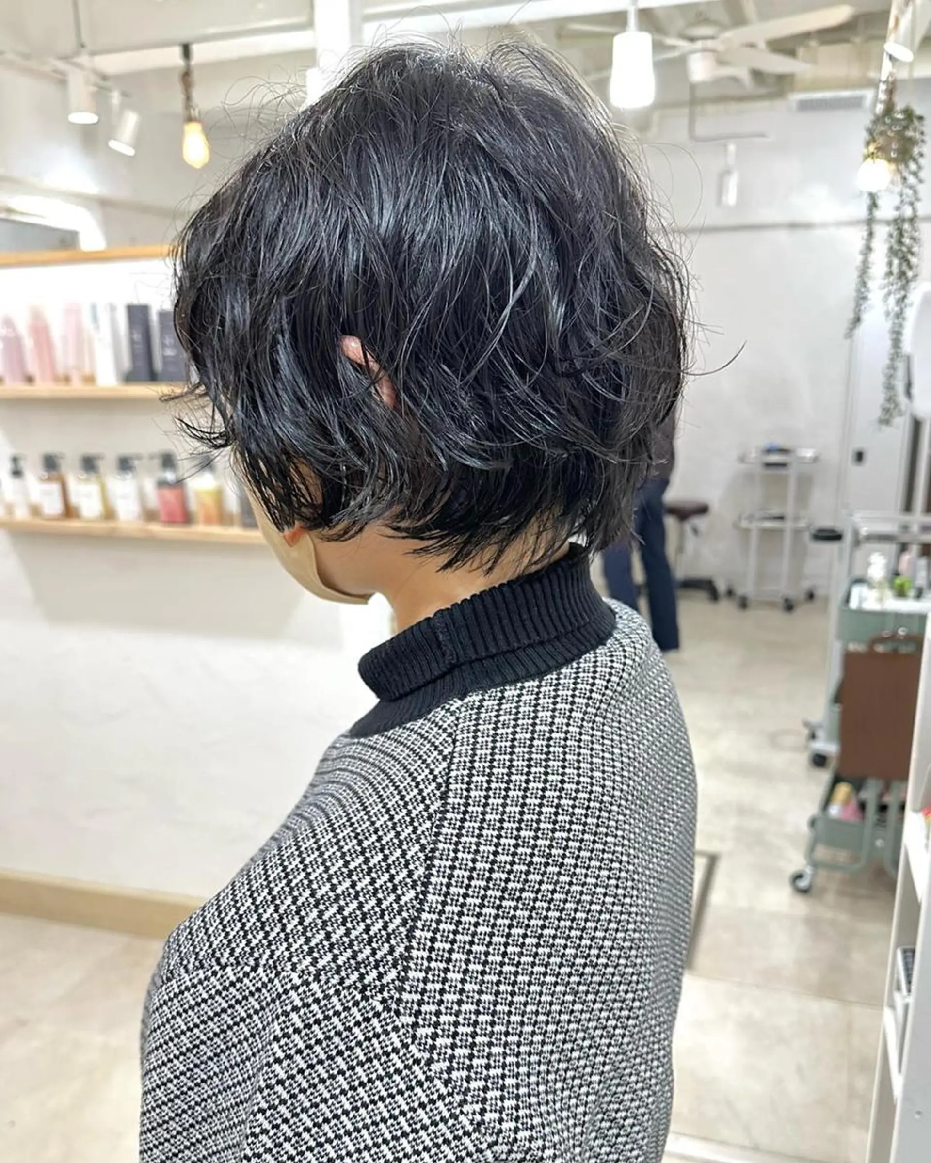 ショート カラー パーマ 切りっぱなしボブ 前下がりボブ ショートボブ 黒髪 ボブ 銀座No.1髪質改善 縮毛矯正/本木のヘアスタイル