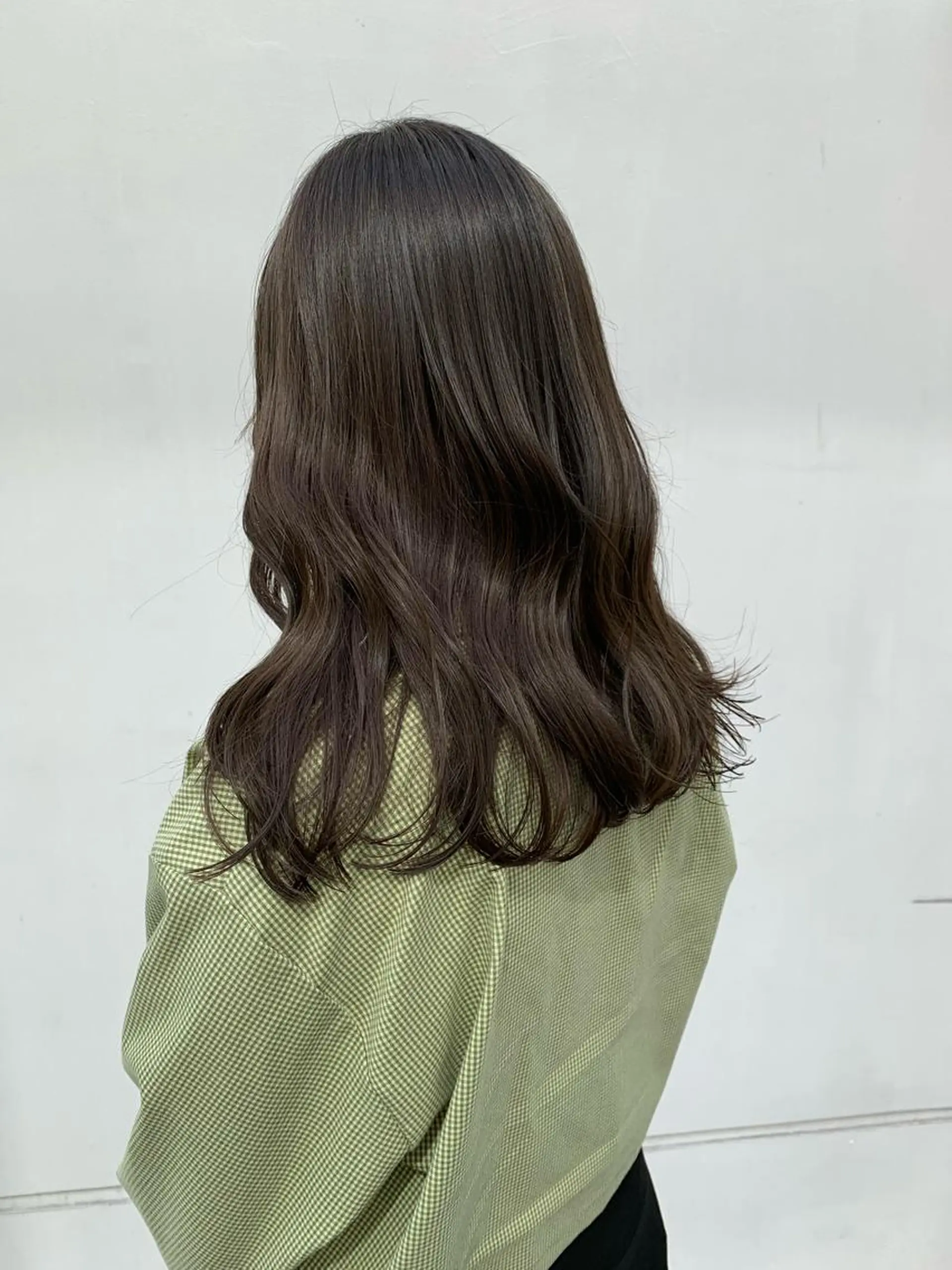 ロング カラー SAKINO． ベージュカラーのヘアスタイル
