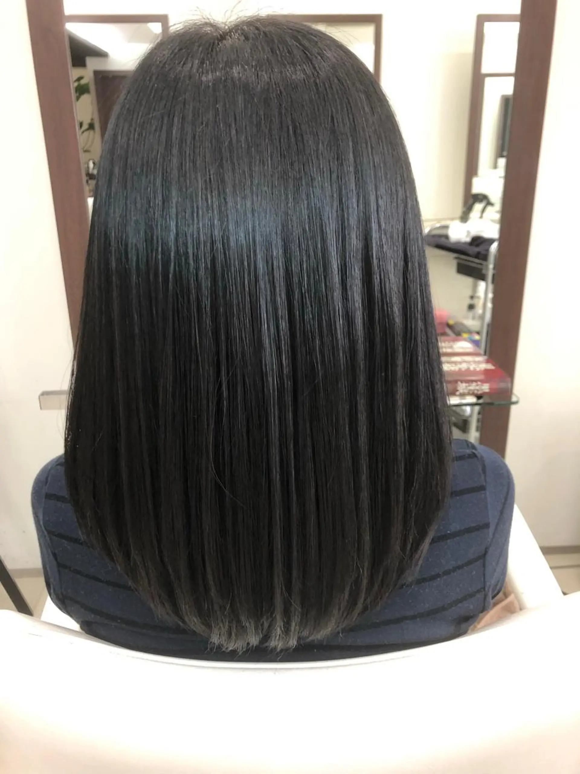 セミロング カット 縮毛矯正 トリートメント 小林 伊織のヘアスタイル