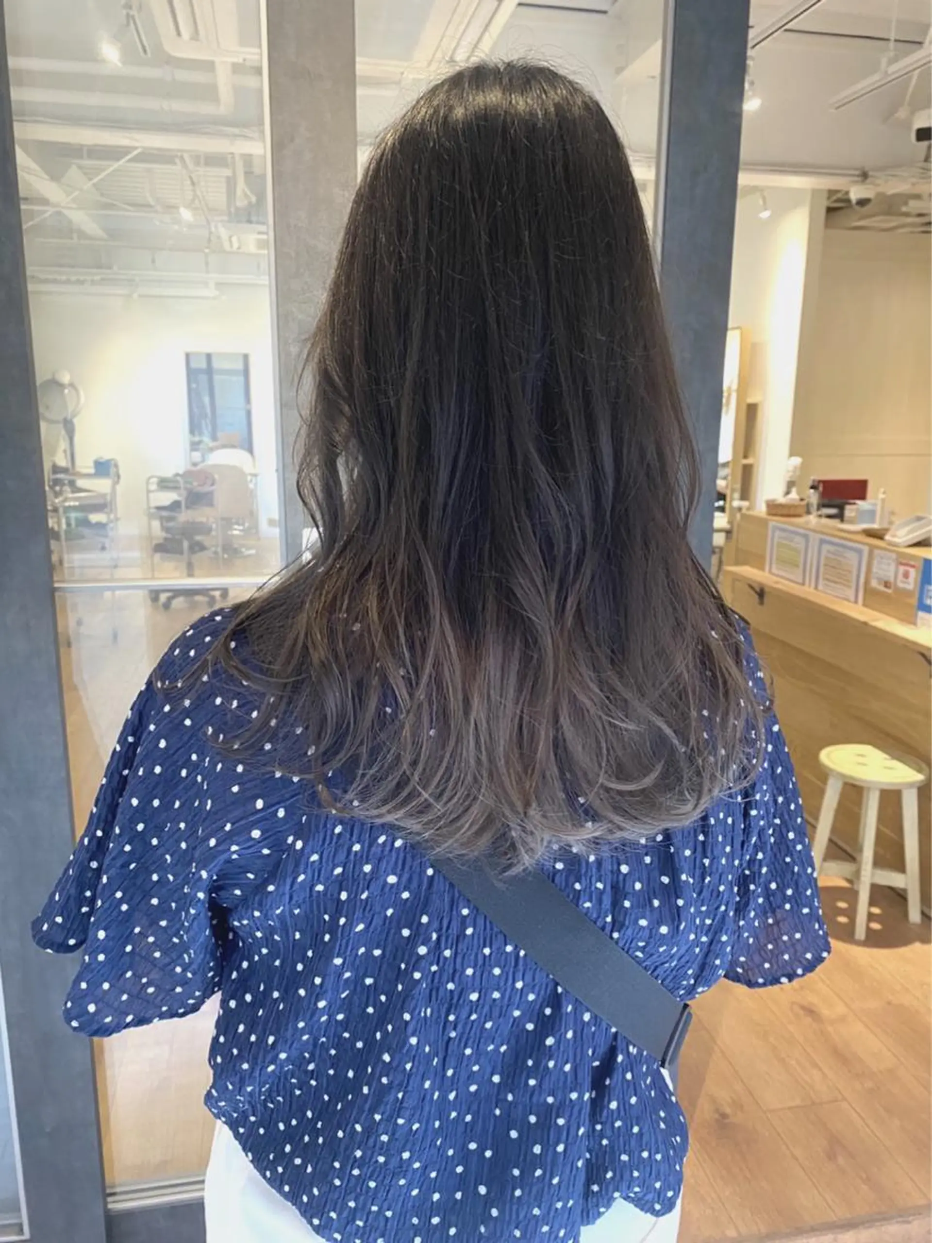 セミロング カラー グラデーションカラー グレージュ newi京橋 【sachi】のヘアスタイル