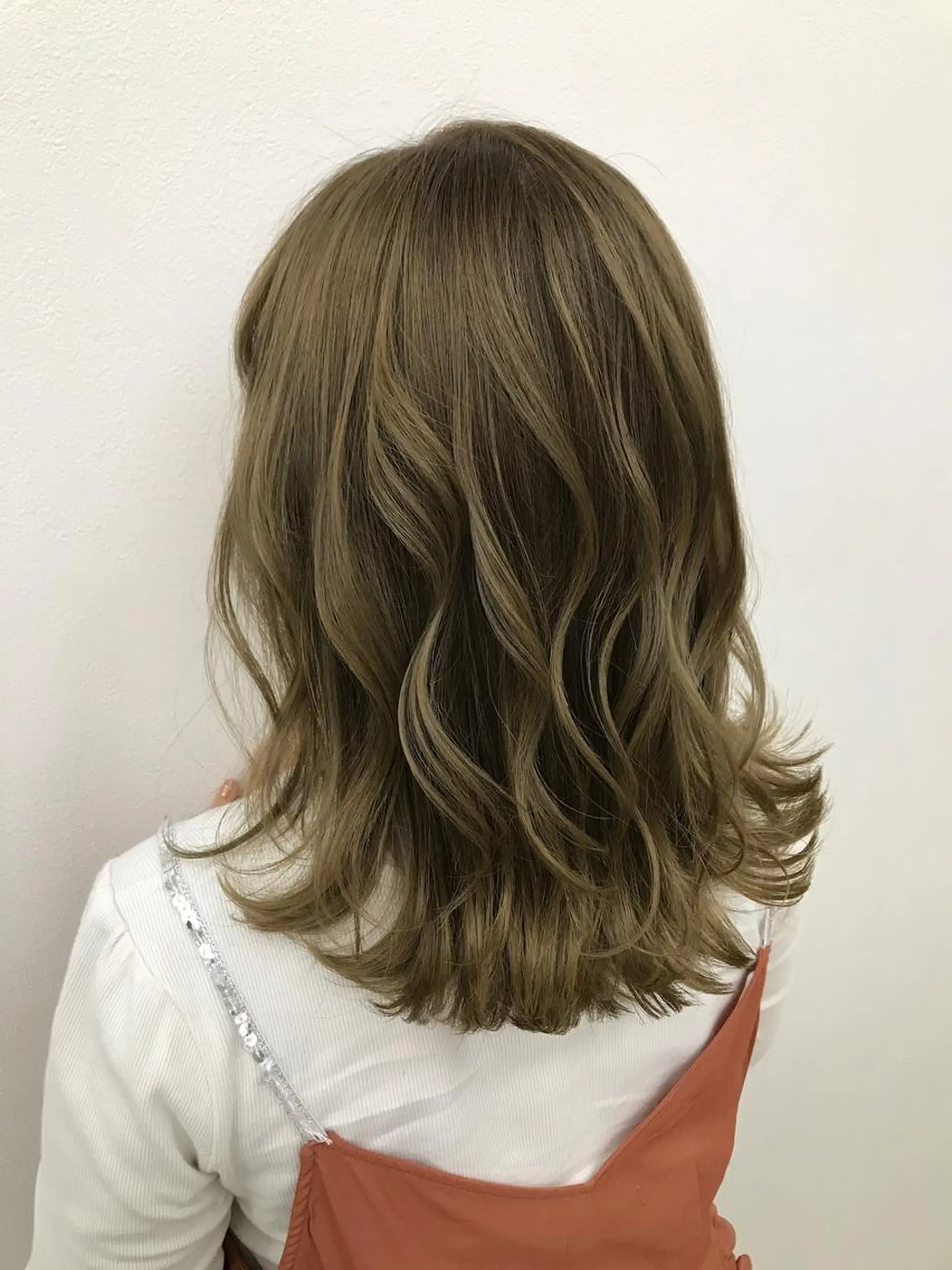 カラー バレイヤージュ ベージュカラー SHOTA 大人ショートのヘアスタイル