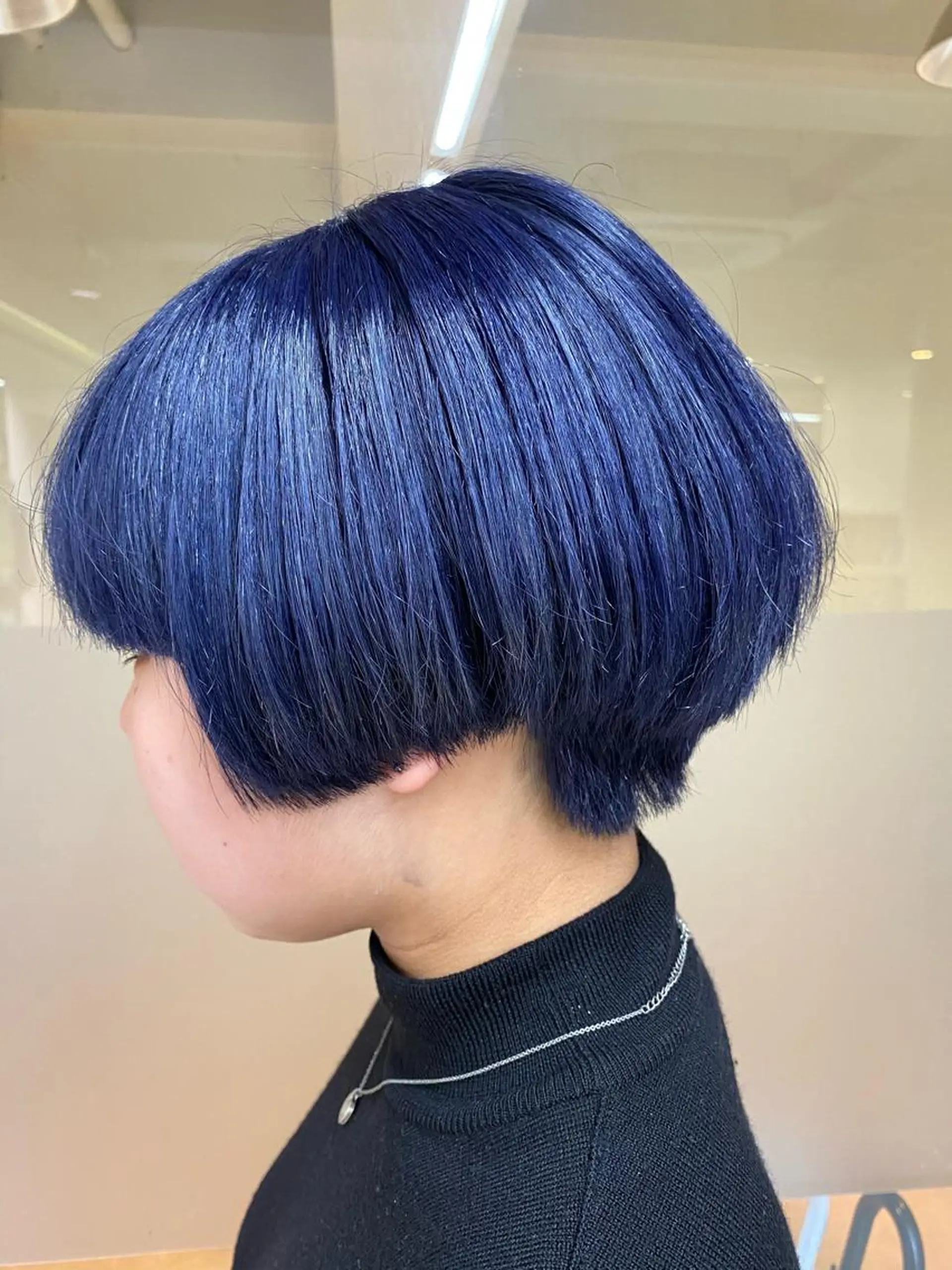 ショート カラー ブリーチ ブルーカラー ネイビーカラー 【透明感、艶髪】西村 有司のヘアスタイル