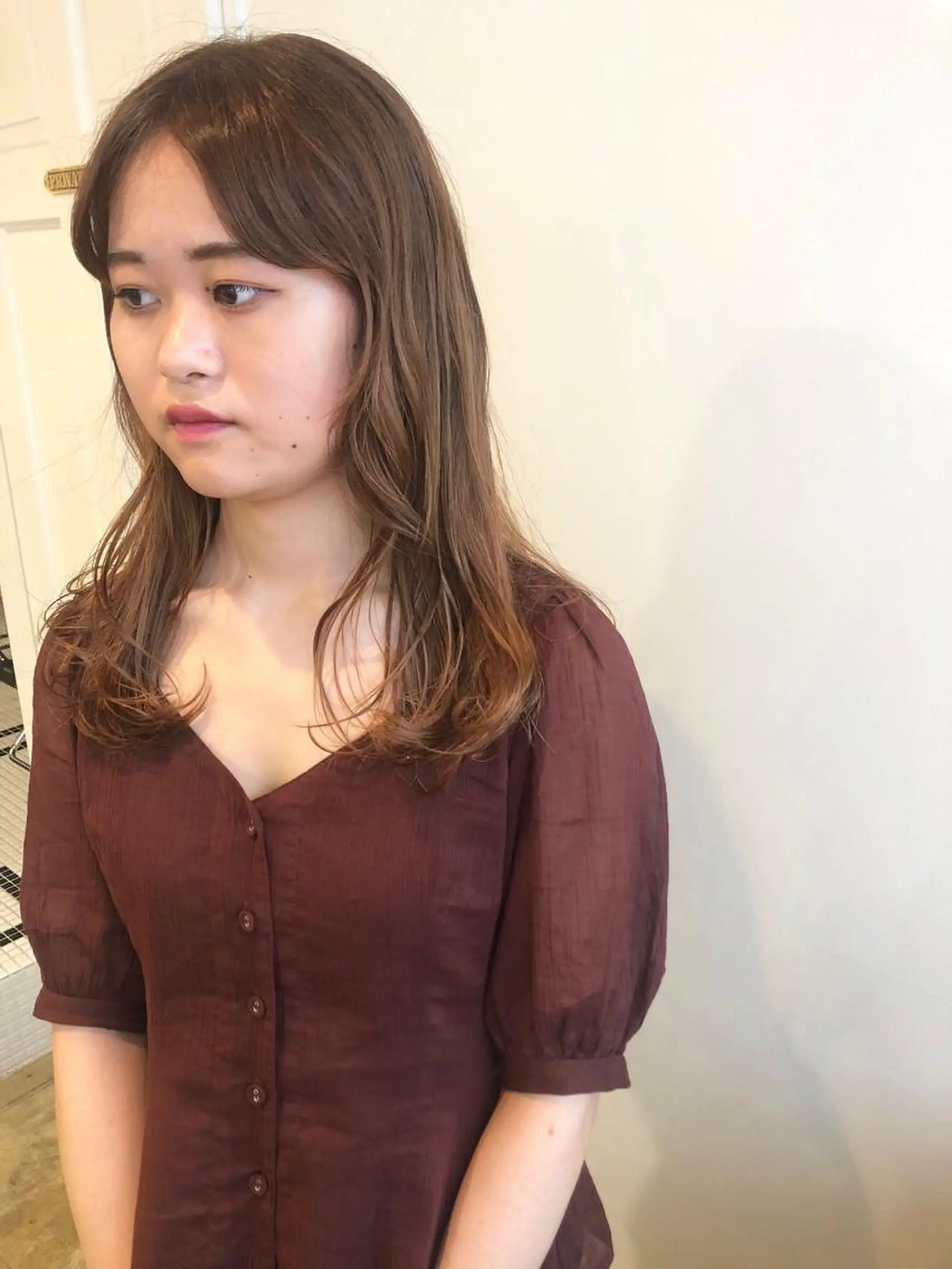 セミロング カラー カット ヘアカラー トリートメント MIOベージュカラー 柔らかいカラーのヘアスタイル