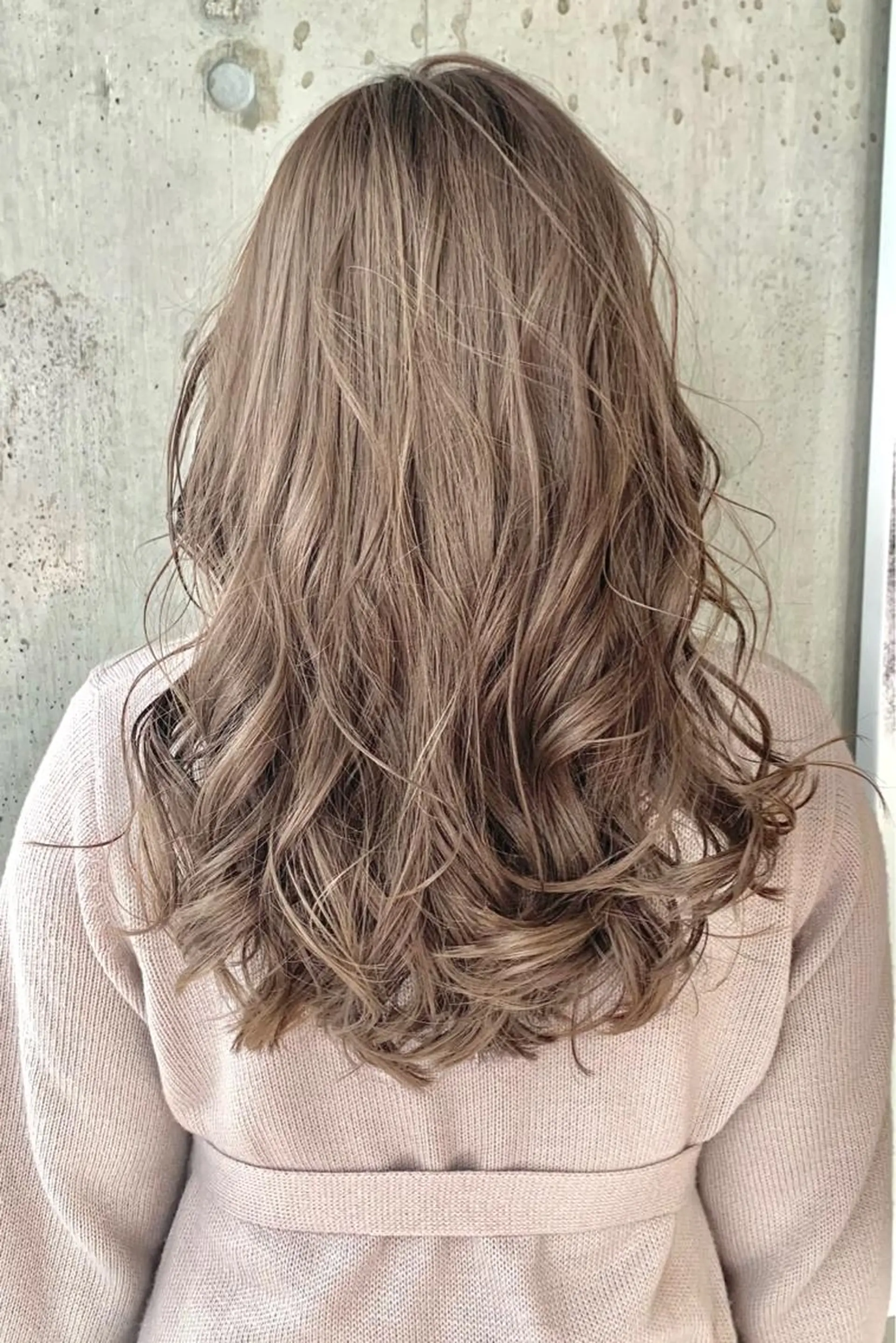 セミロング セミロングパーマ アッシュ ボブ 外国人風カラー ハイライト カット ヘアカラー hoNua. 栄/透明感カラーのヘアスタイル