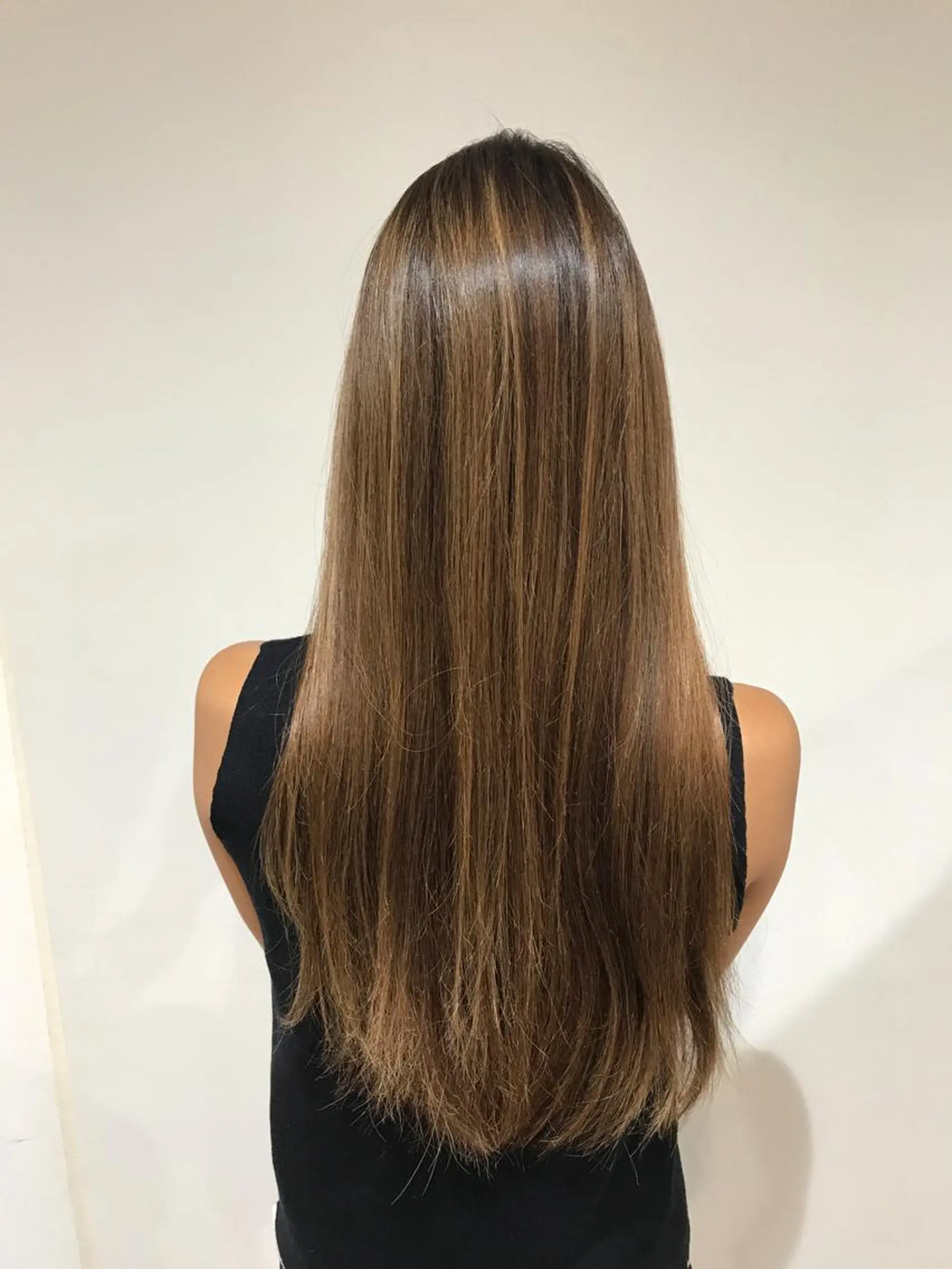 ロング カラー アッシュ ブリーチ ケアブリーチ ハイライトカラー イルミナカラー 髪質改善カラー韓国風 レイヤーtudaのヘアスタイル