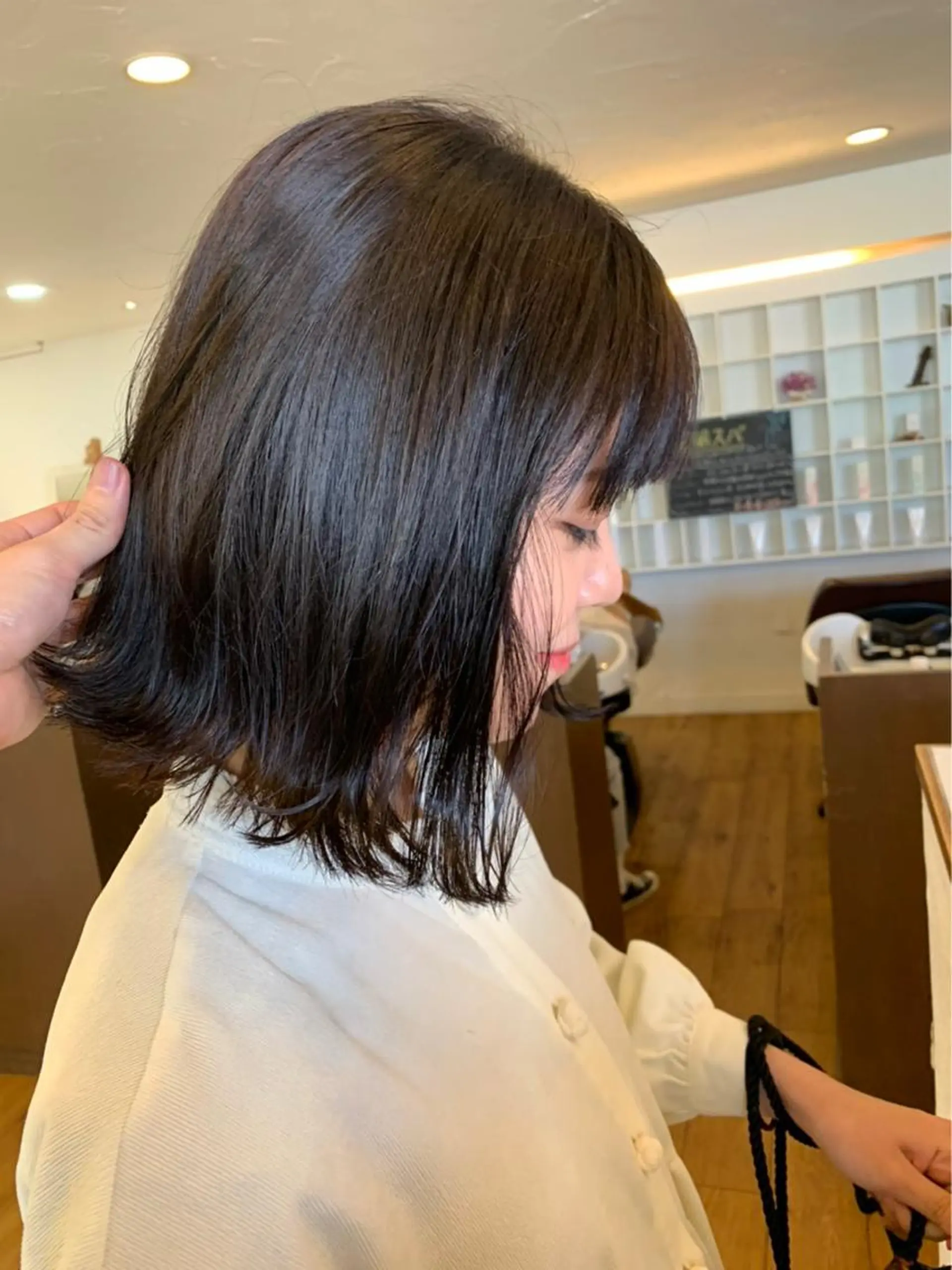 ミディアム 柴田 日菜子のヘアスタイル