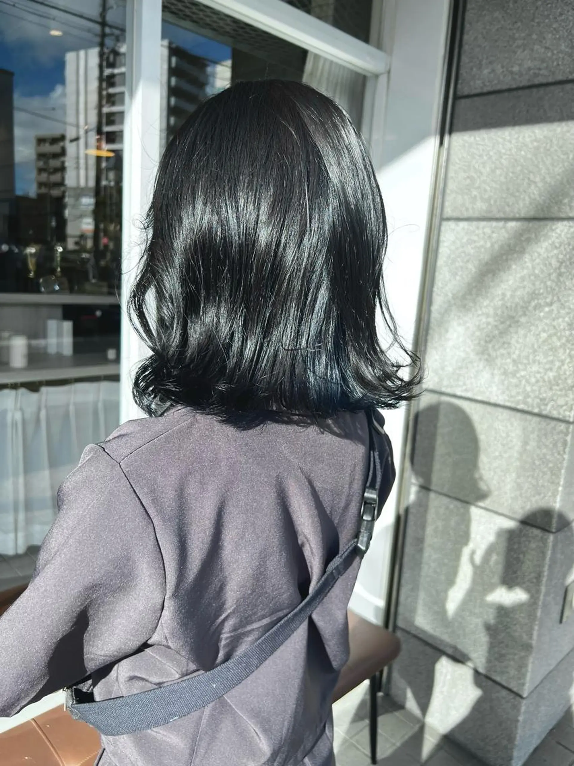 カラー 黒髪 ブルーカラー ブルーブラック 椎葉 みはるのヘアスタイル
