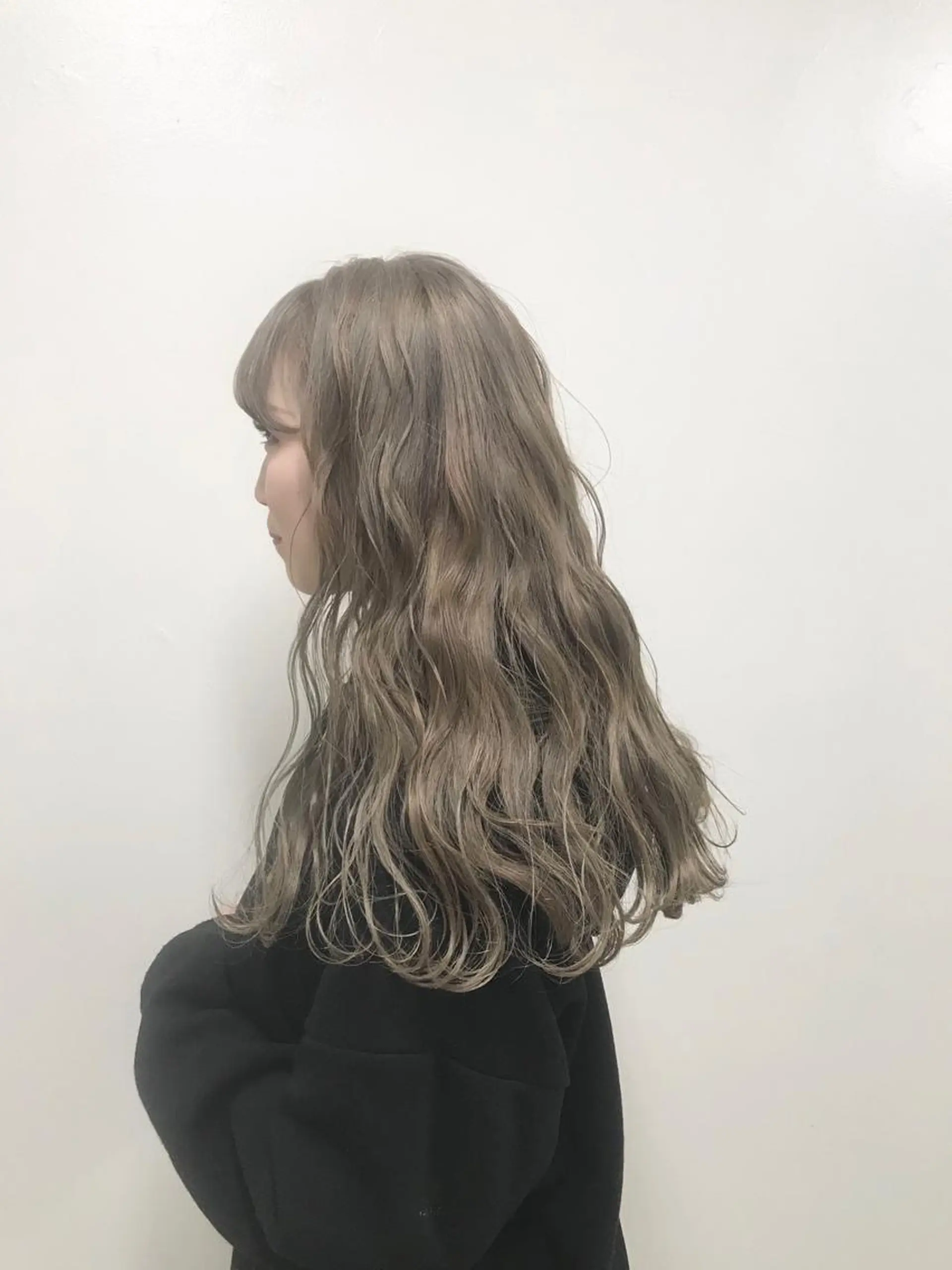 ミディアム カラー アッシュ ベージュカラー ブリーチ エリアNo.1カラー ⭐️hikaru⭐️のヘアスタイル