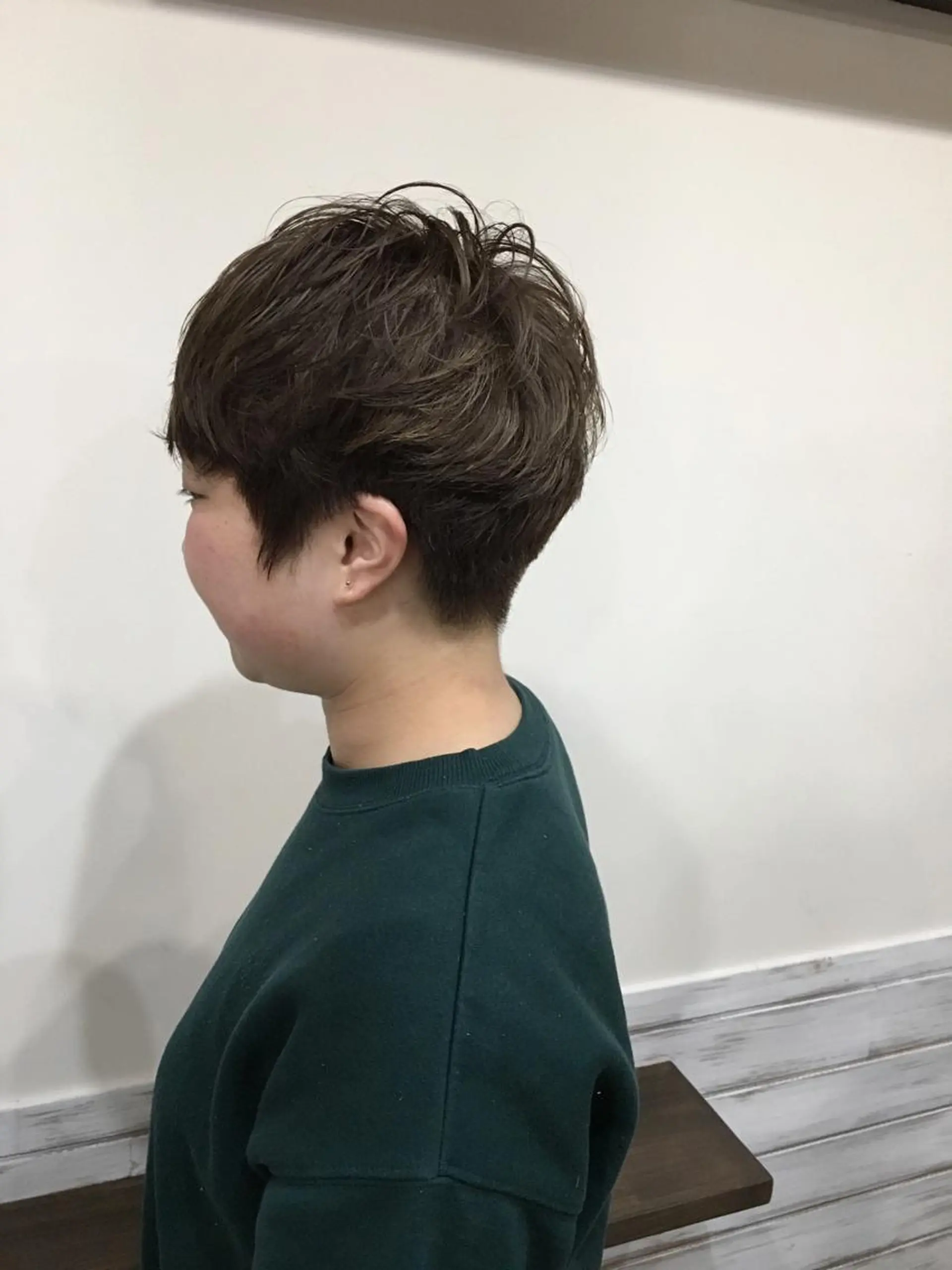 ショート カラー メンズ メンズハイライト ベージュカラー ハイライトカラー シルバー シルバーベージュ カラー特化サロン大阪 ルービック江坂/新城のヘアスタイル