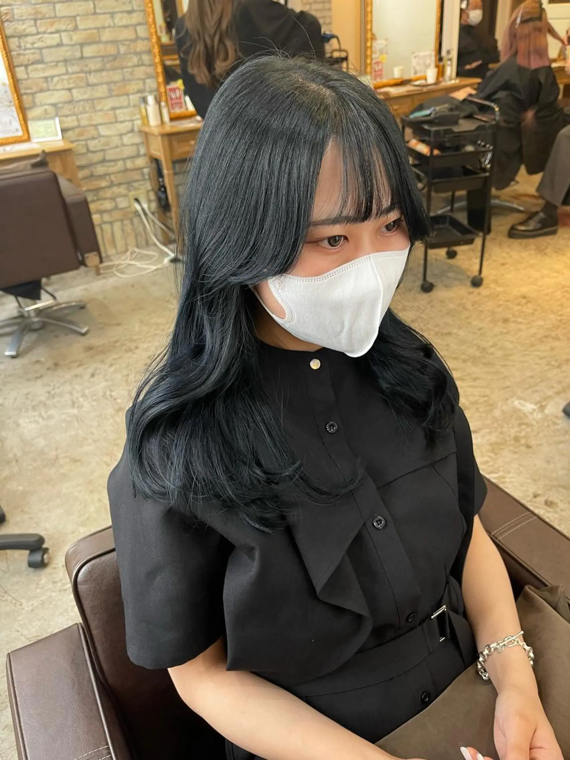 ロング カラー 黒髪 ブルーカラー ブルーブラック ネイビーカラー くびれヘア 🫧chinatsu 🫧のヘアスタイル